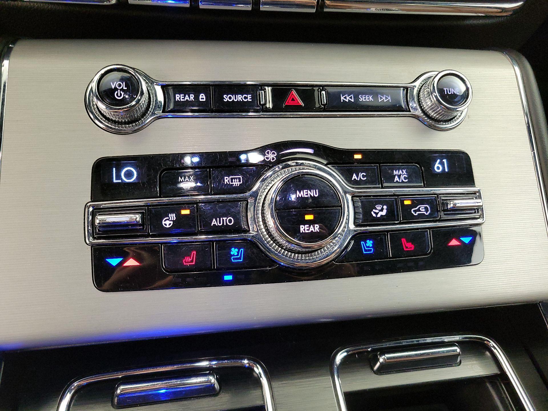 Thumbnail: 2020 Lincoln Aviator - 17