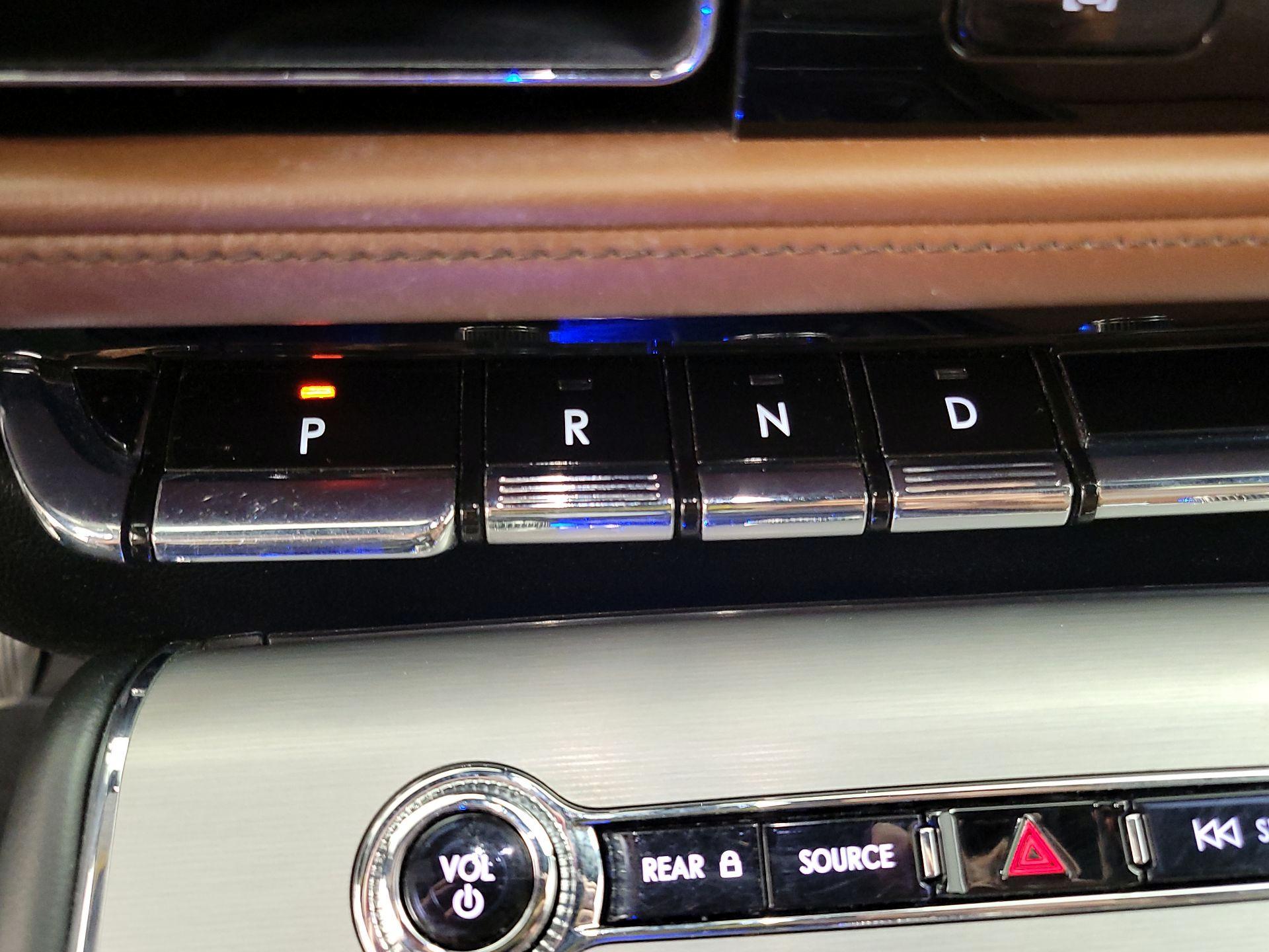 Thumbnail: 2020 Lincoln Aviator - 18