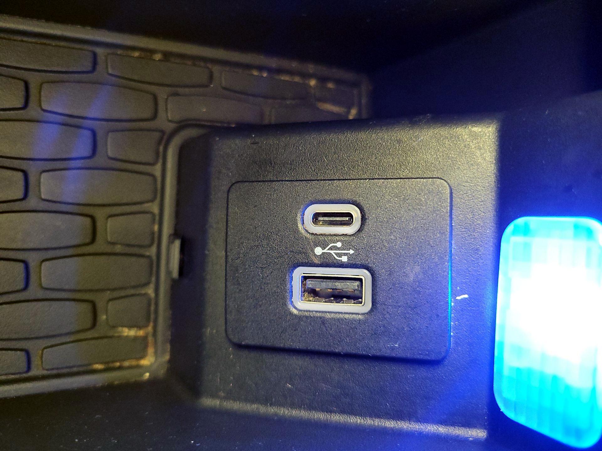 Thumbnail: 2020 Lincoln Aviator - 19