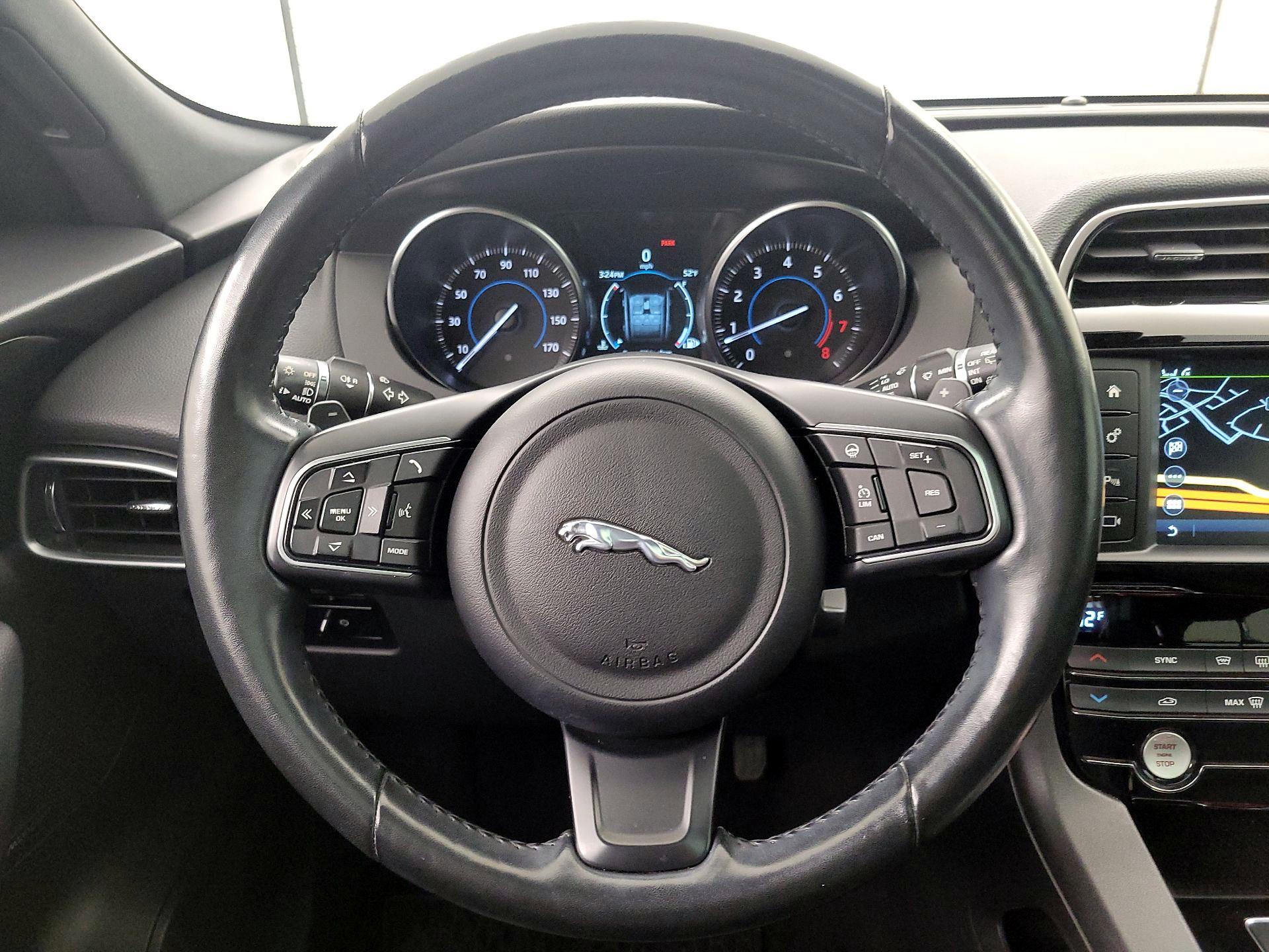 Thumbnail: 2018 Jaguar F-Pace - 10