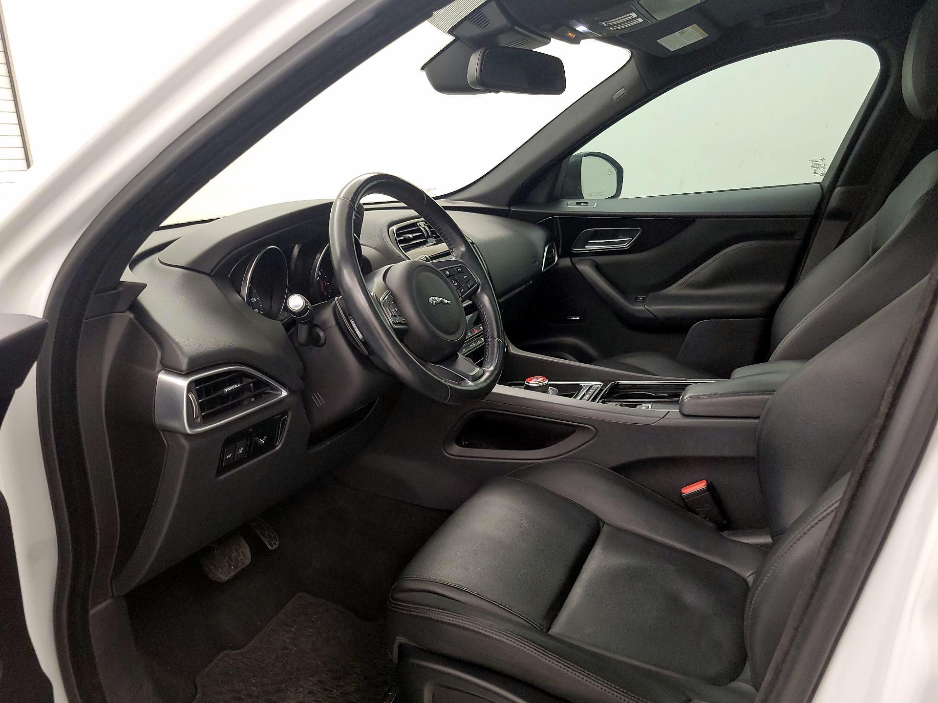 Thumbnail: 2018 Jaguar F-Pace - 11