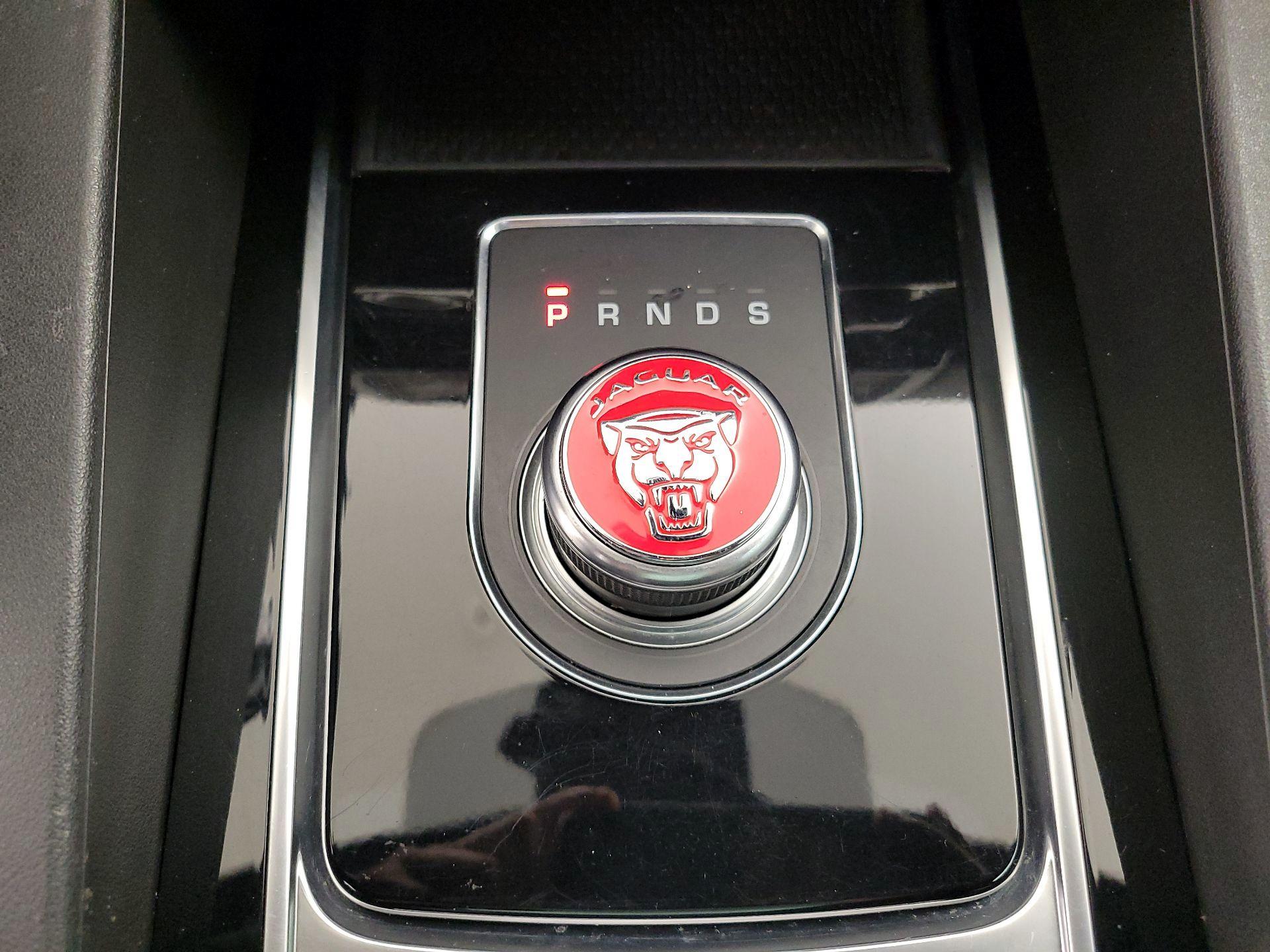 Thumbnail: 2018 Jaguar F-Pace - 18