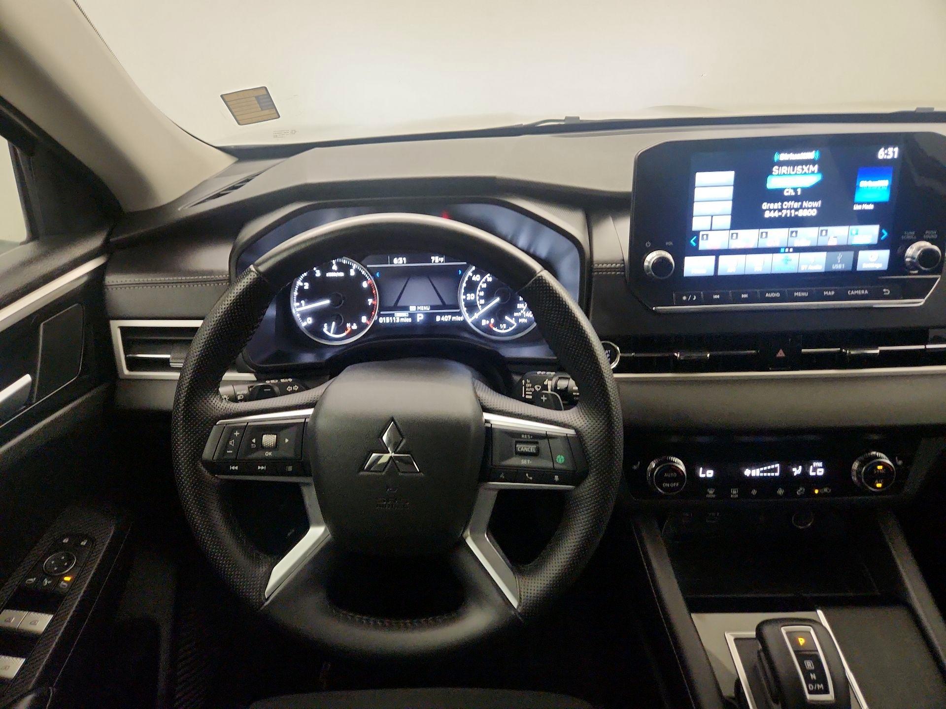 Thumbnail: 2024 Mitsubishi Outlander - 10