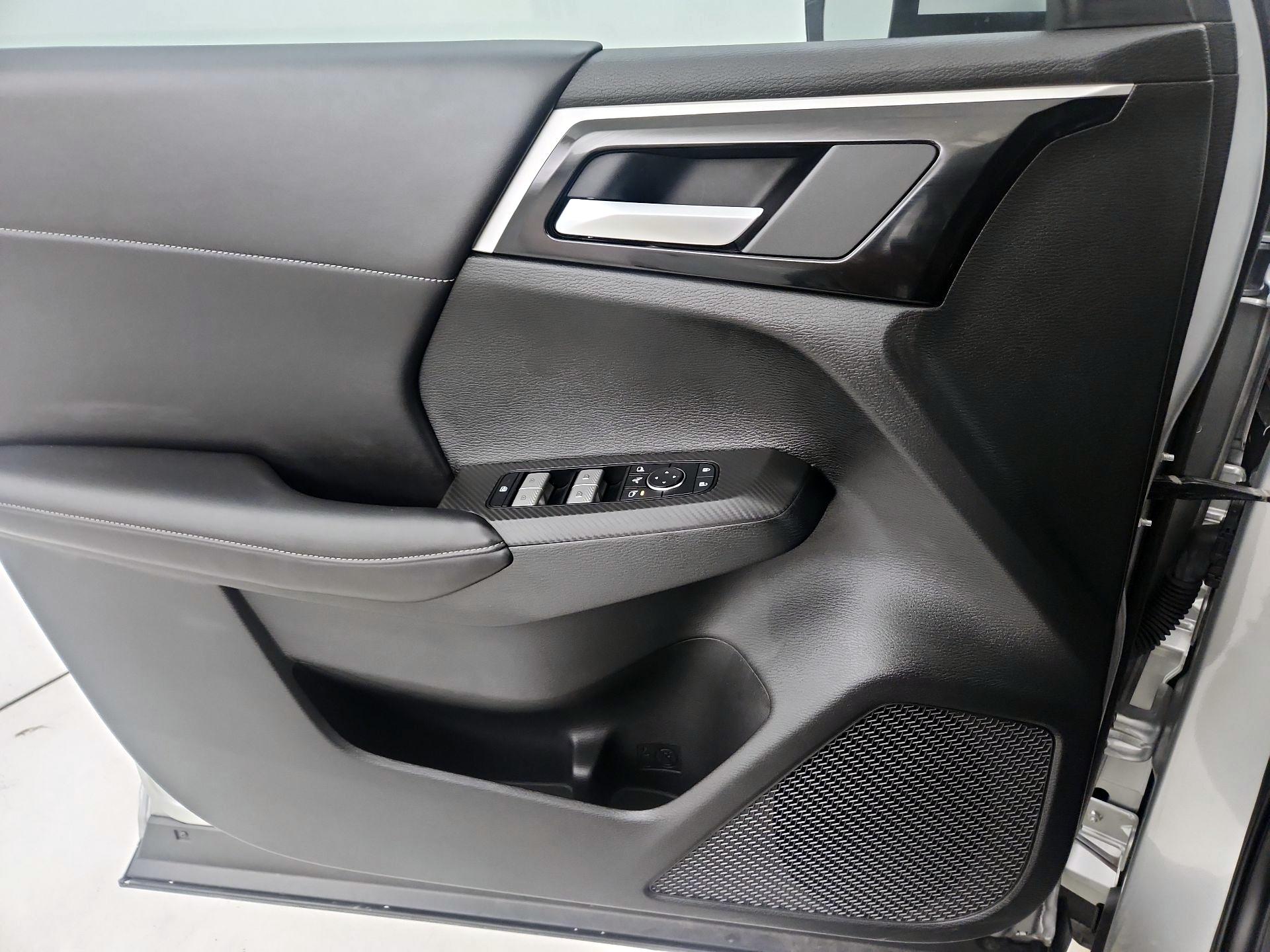 Thumbnail: 2024 Mitsubishi Outlander - 12