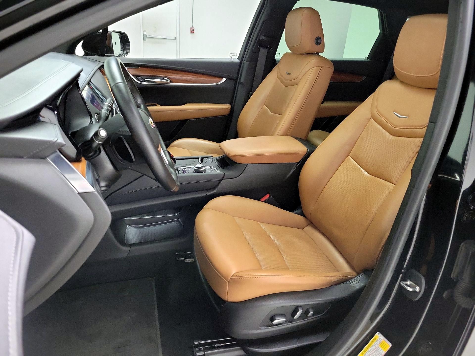 Thumbnail: 2021 Cadillac XT5 - 11