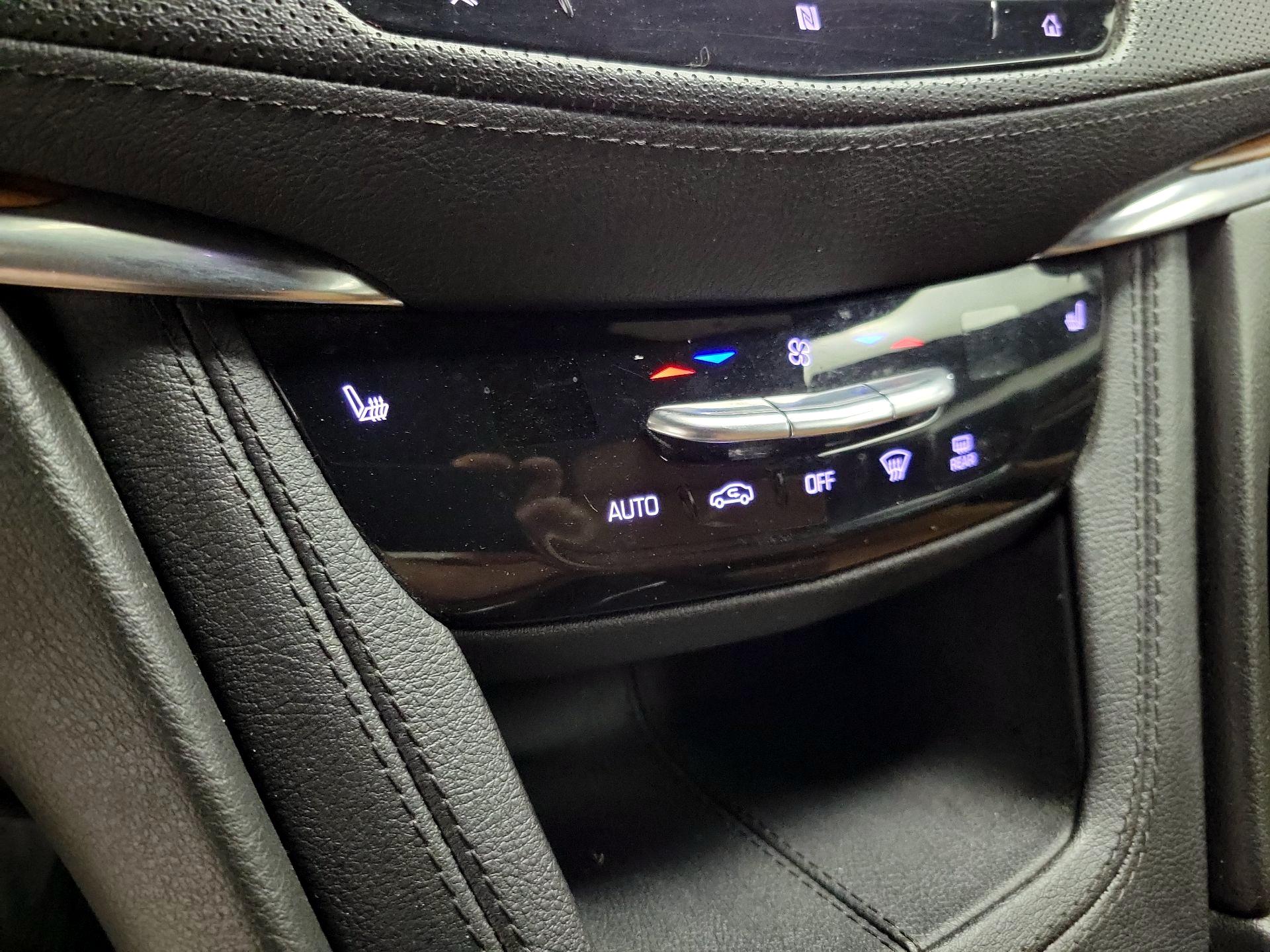 Thumbnail: 2021 Cadillac XT5 - 17