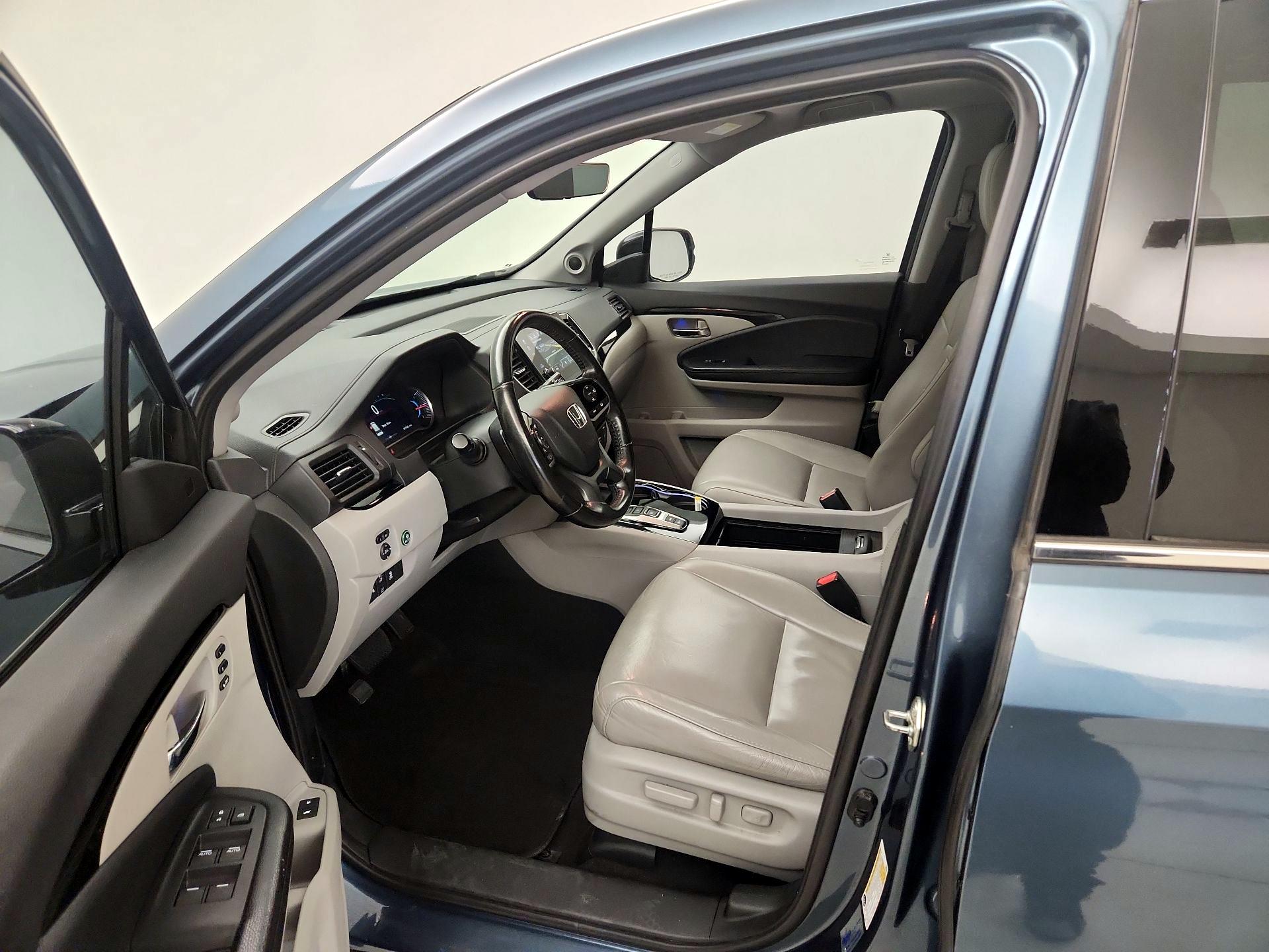 Thumbnail: 2019 Honda Pilot - 11