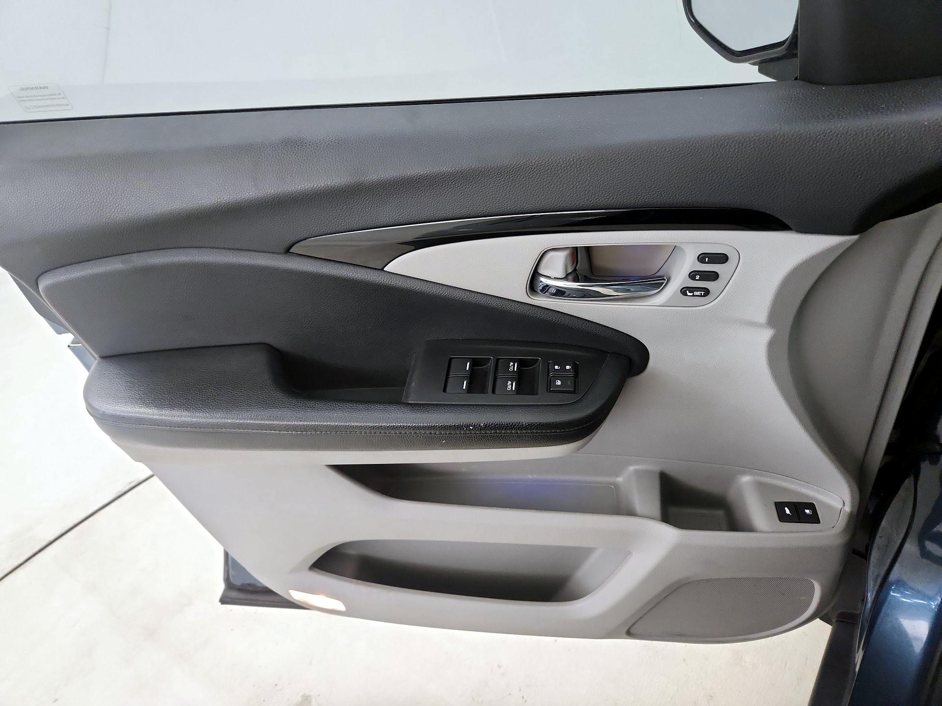 Thumbnail: 2019 Honda Pilot - 12