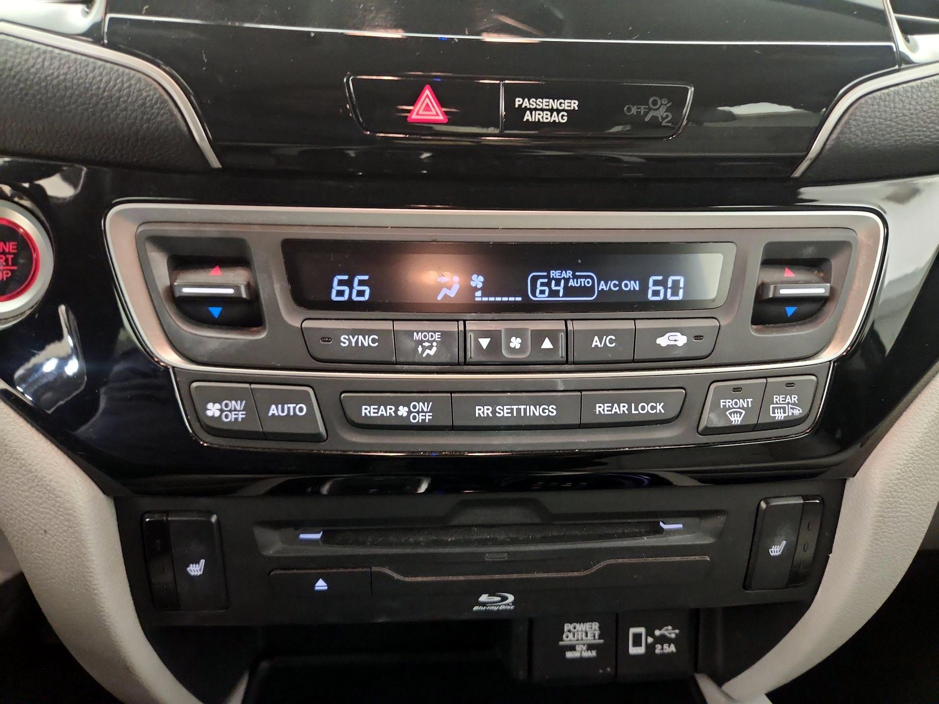 Thumbnail: 2019 Honda Pilot - 17