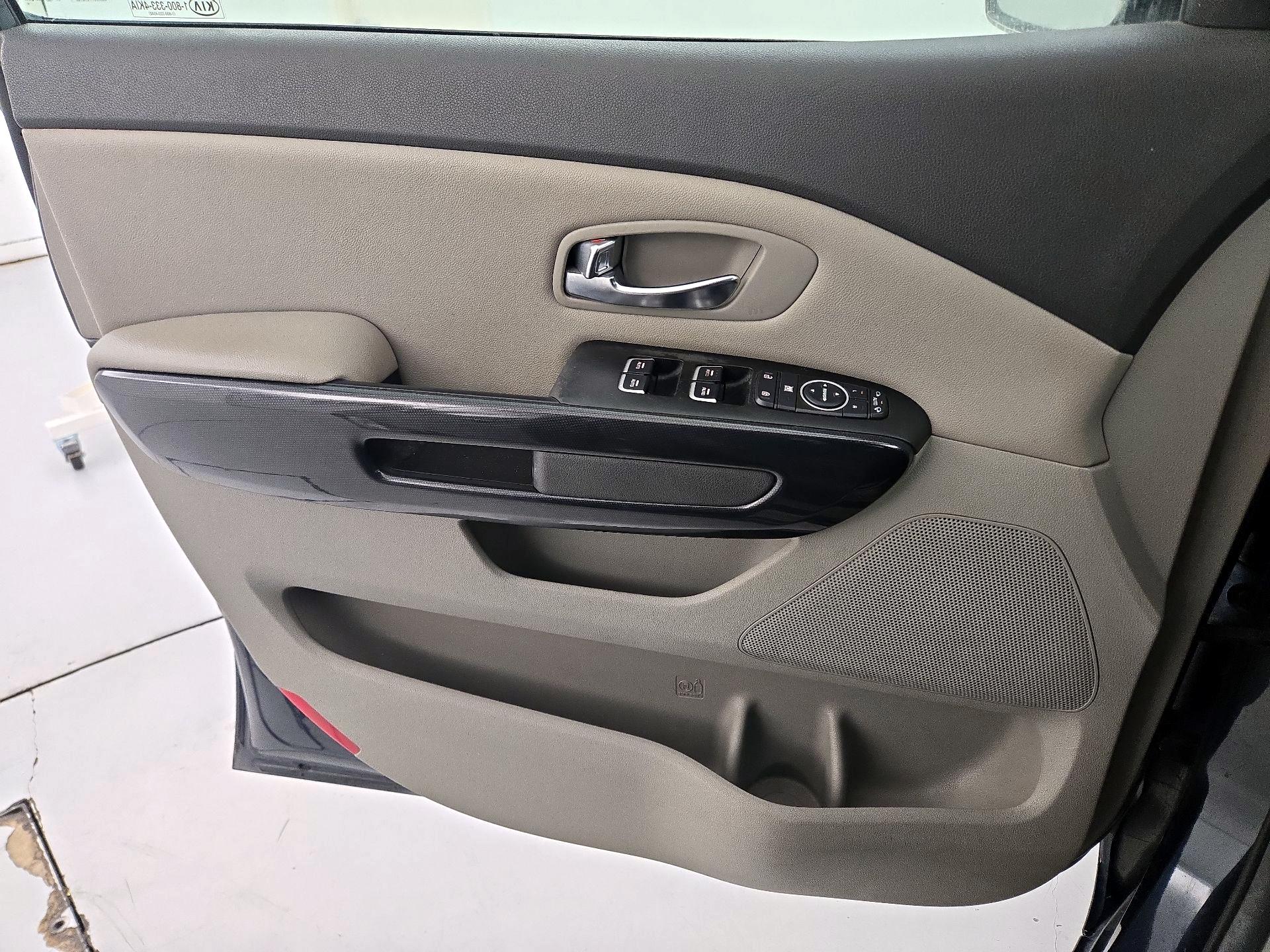 Thumbnail: 2015 Kia Sedona - 12