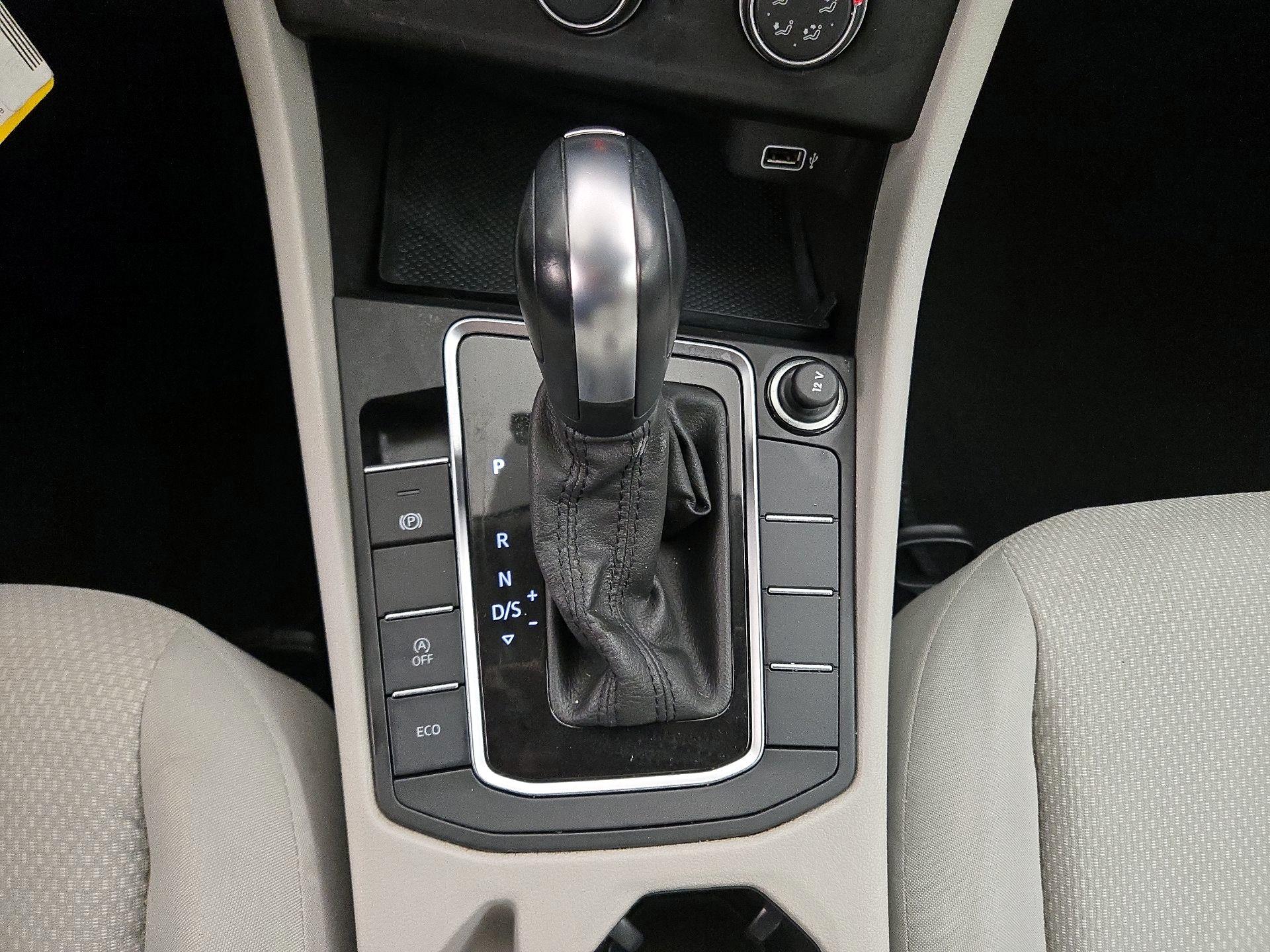 Thumbnail: 2019 Volkswagen Jetta - 17