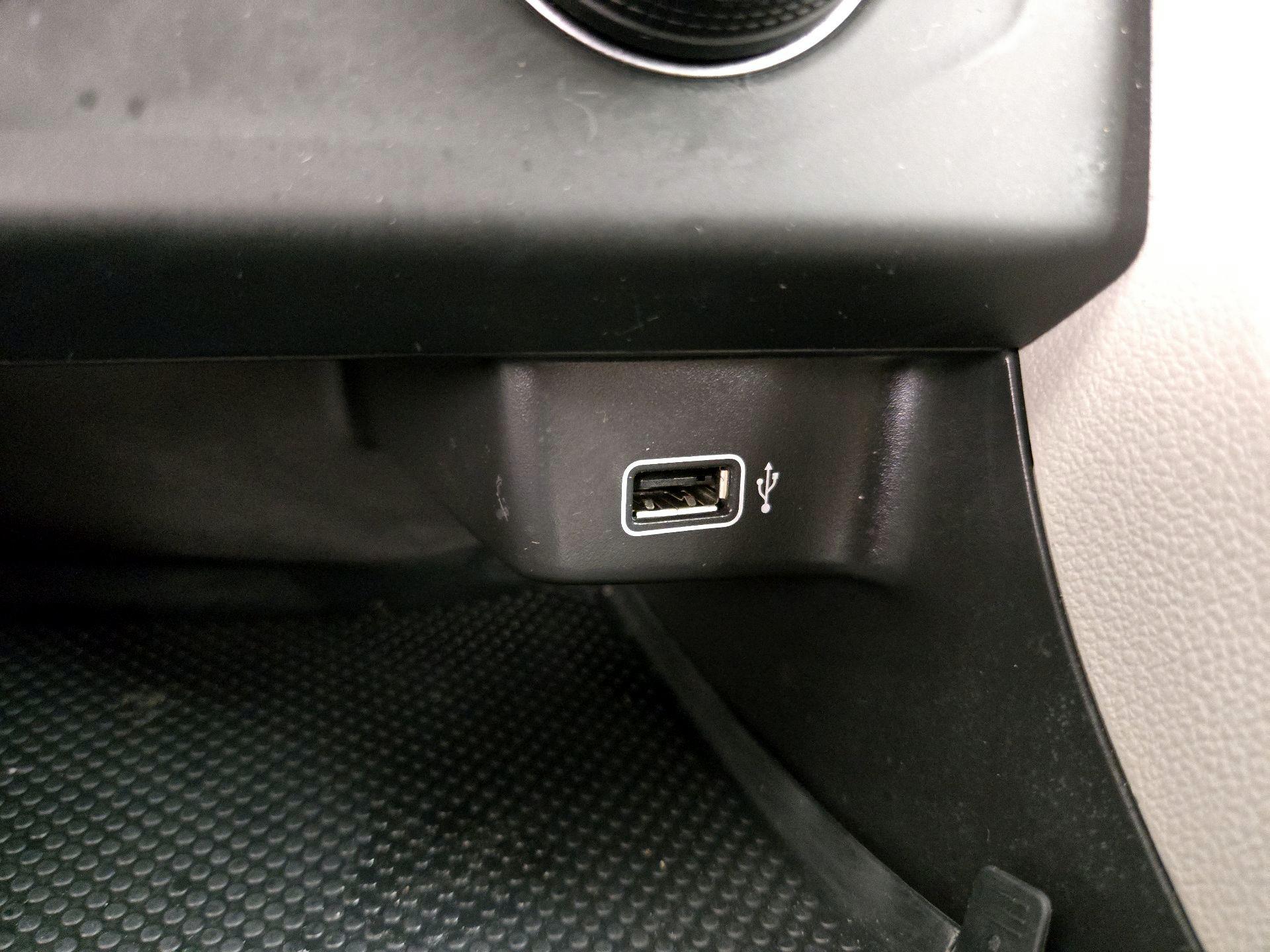 Thumbnail: 2019 Volkswagen Jetta - 18