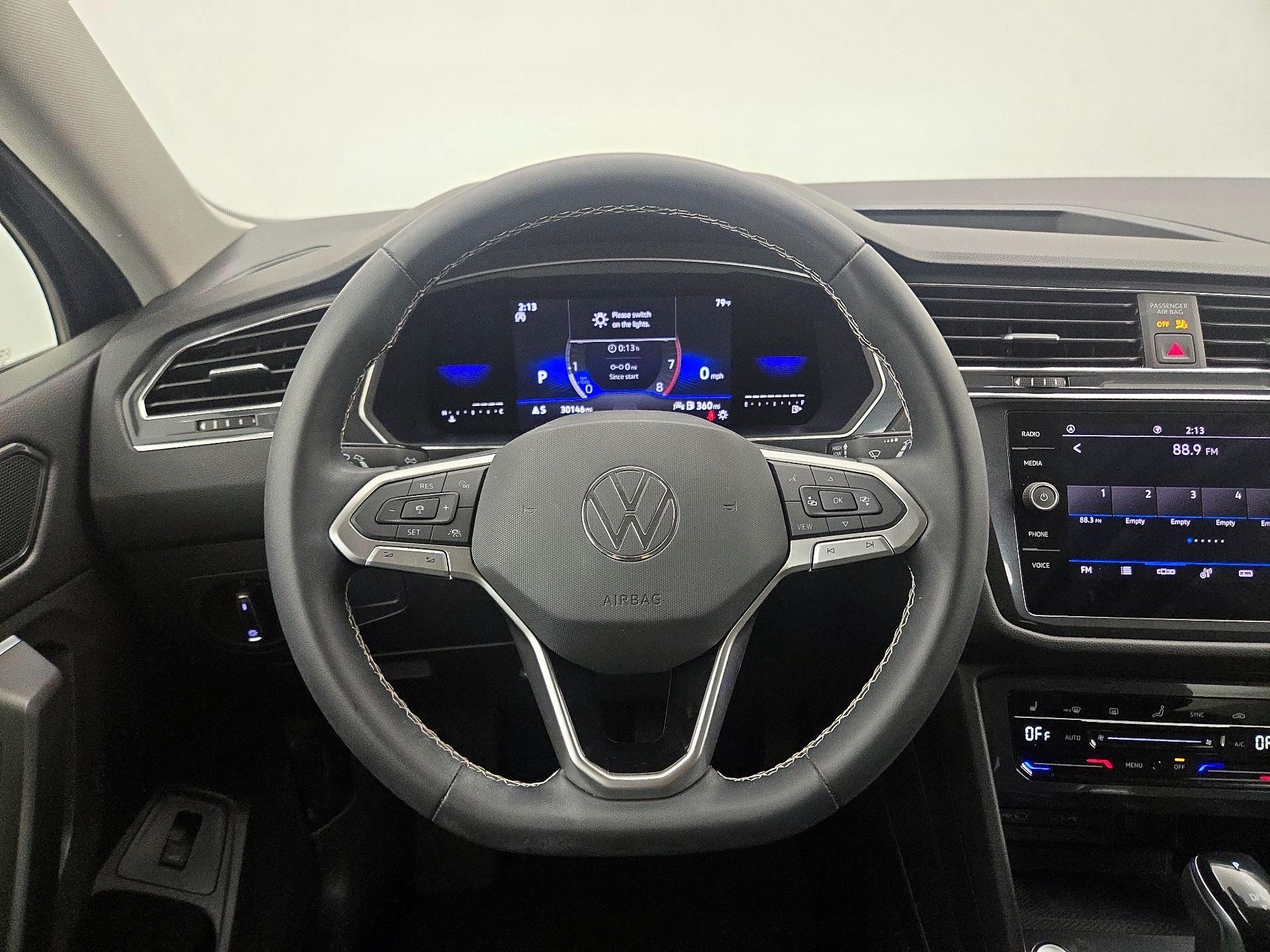 Thumbnail: 2022 Volkswagen Tiguan - 10