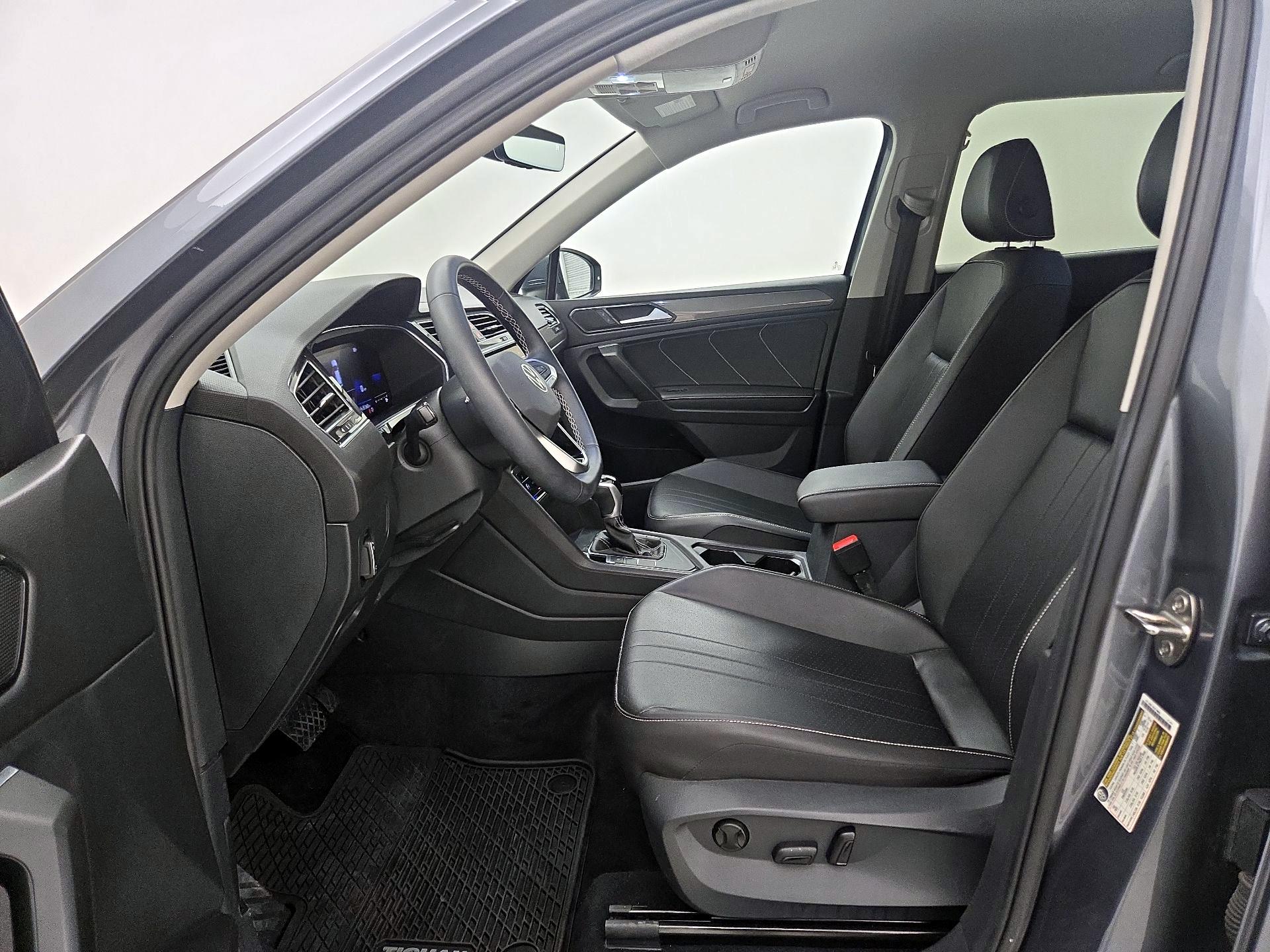 Thumbnail: 2022 Volkswagen Tiguan - 11