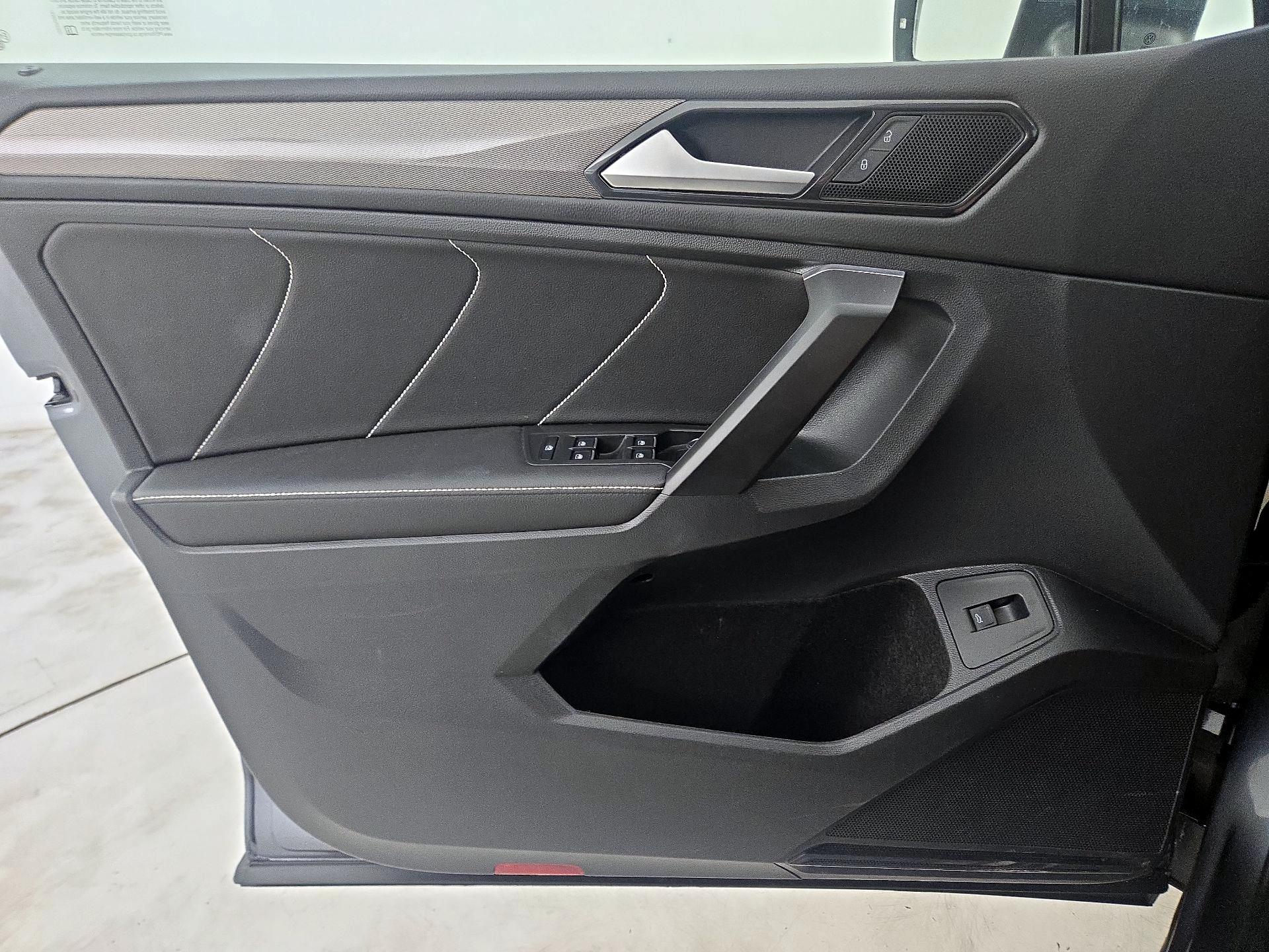 Thumbnail: 2022 Volkswagen Tiguan - 12