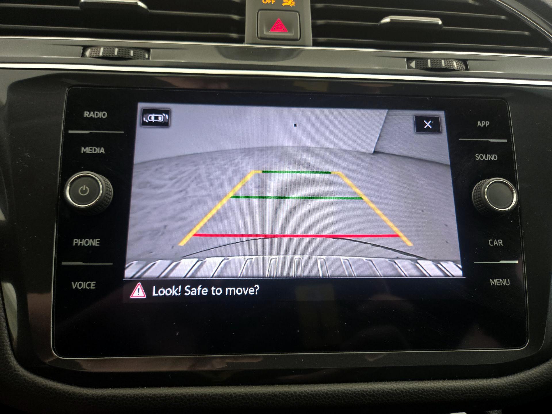 Thumbnail: 2022 Volkswagen Tiguan - 14