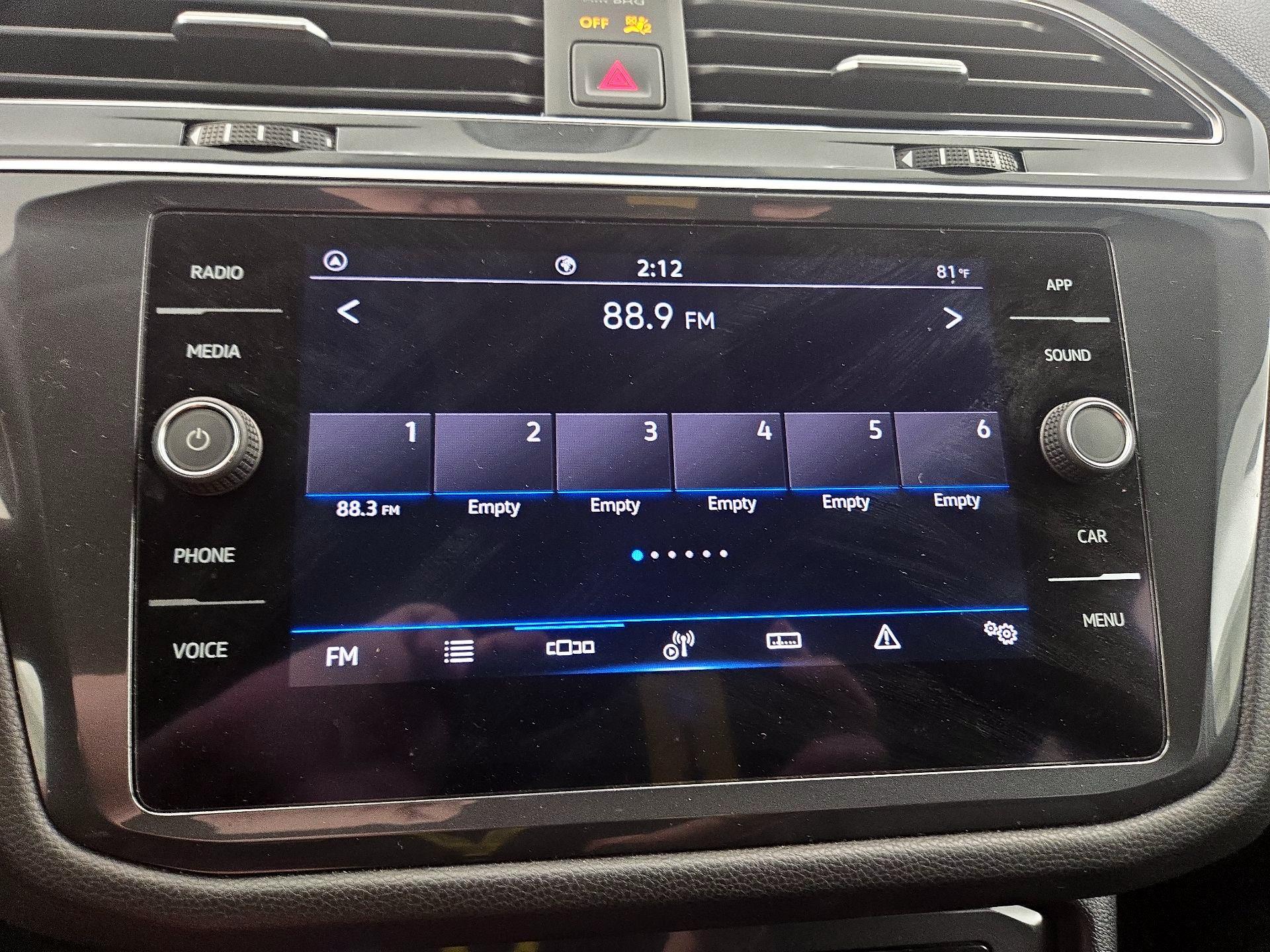 Thumbnail: 2022 Volkswagen Tiguan - 15