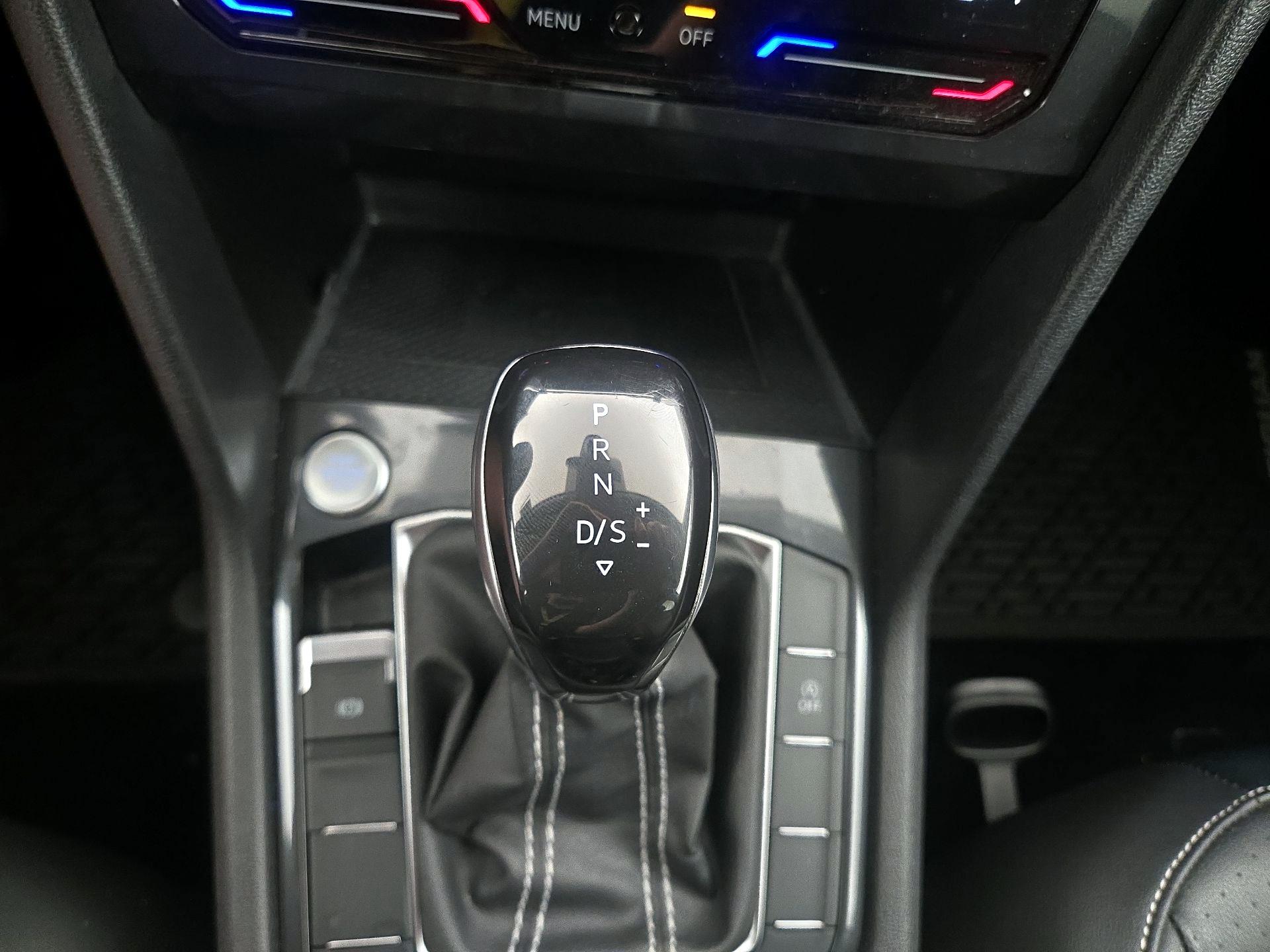 Thumbnail: 2022 Volkswagen Tiguan - 17