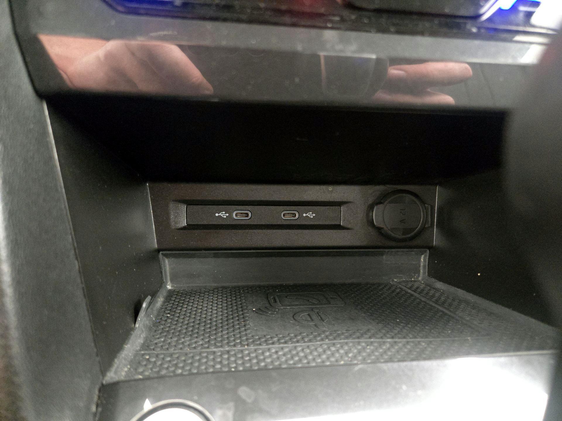 Thumbnail: 2022 Volkswagen Tiguan - 18