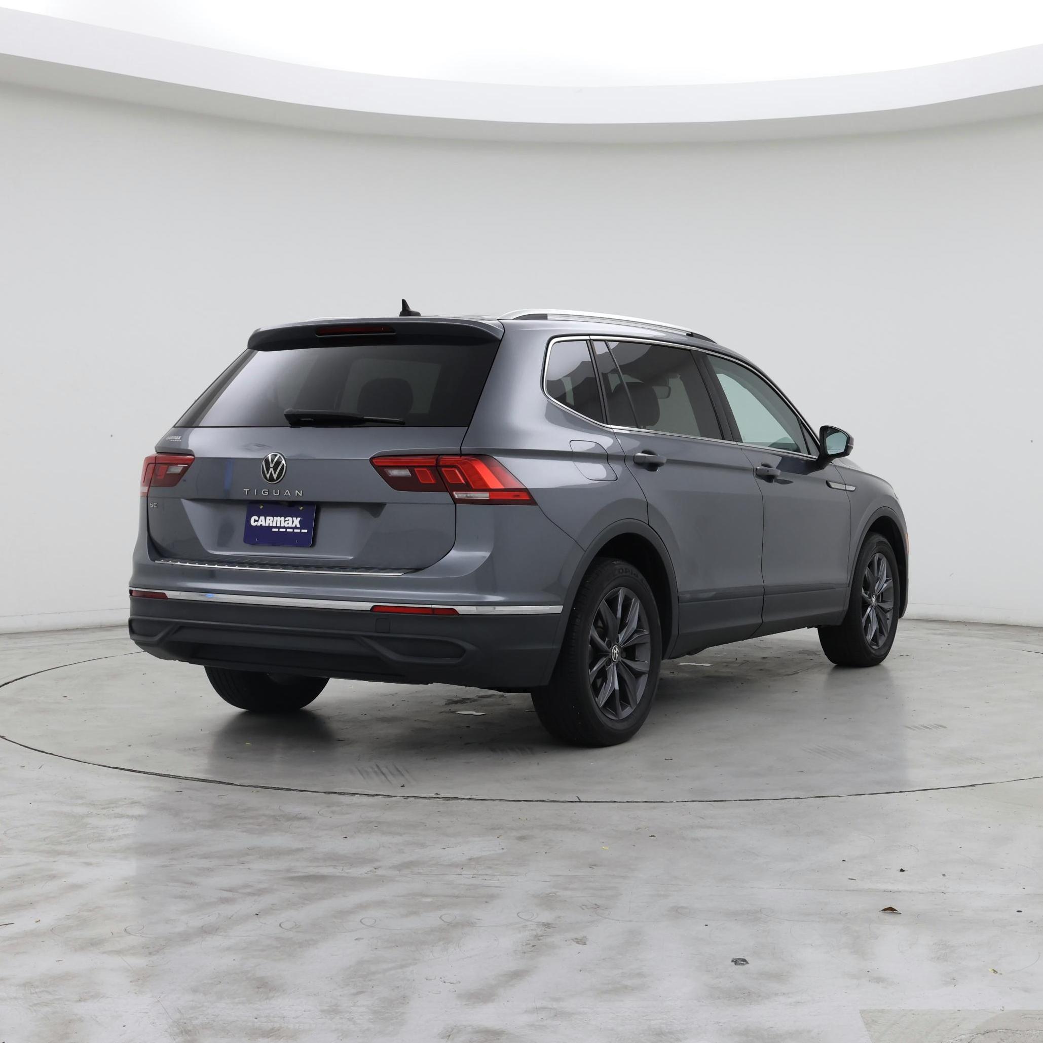 Thumbnail: 2022 Volkswagen Tiguan - 8
