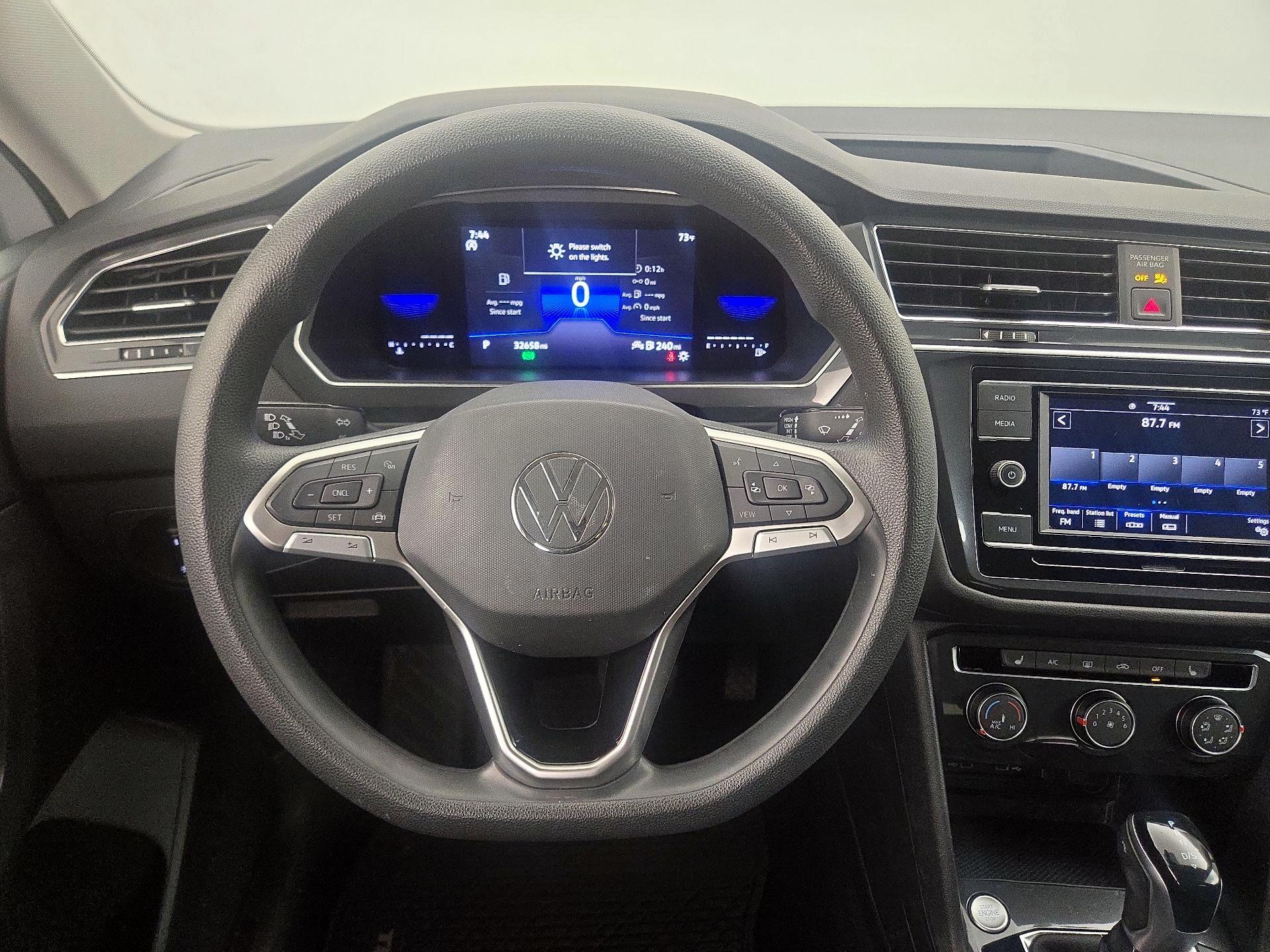 Thumbnail: 2023 Volkswagen Tiguan - 10