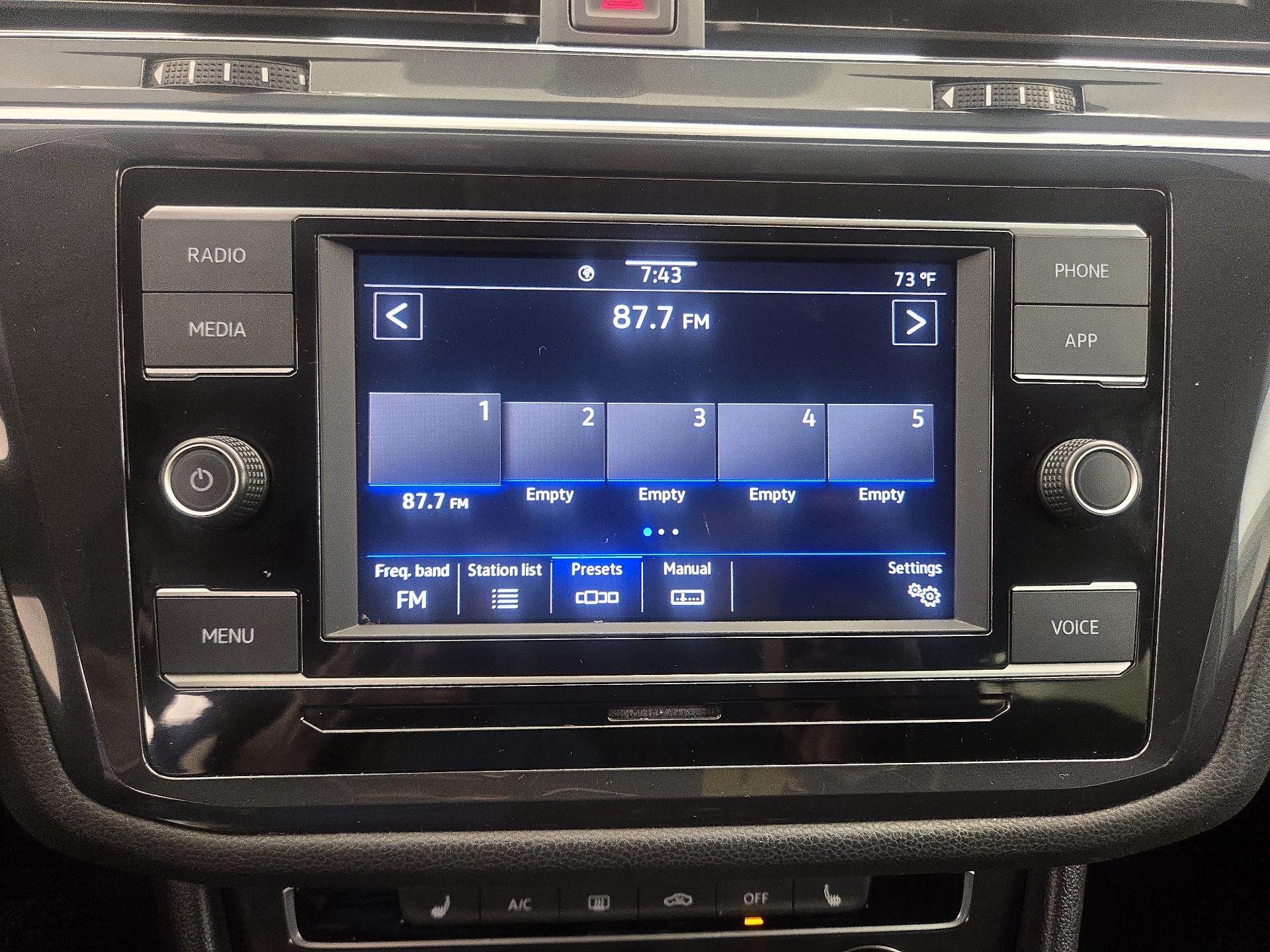 Thumbnail: 2023 Volkswagen Tiguan - 15