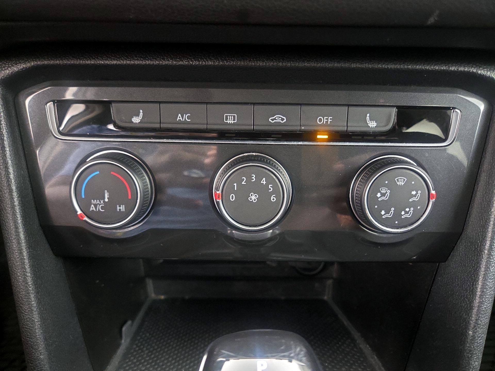 Thumbnail: 2023 Volkswagen Tiguan - 16