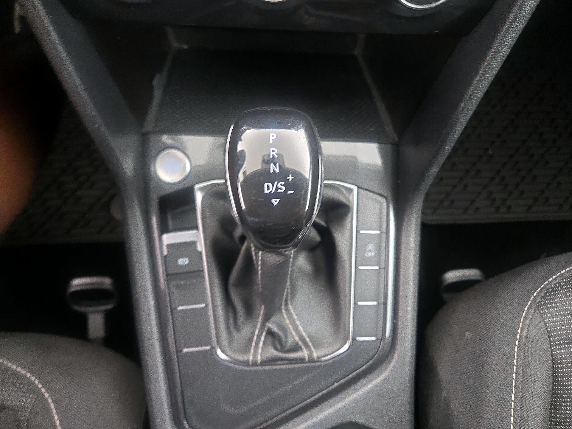 Thumbnail: 2023 Volkswagen Tiguan - 17