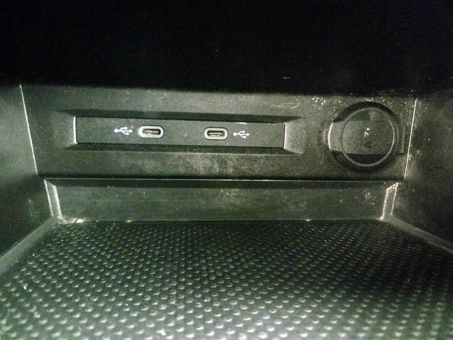 Thumbnail: 2023 Volkswagen Tiguan - 18