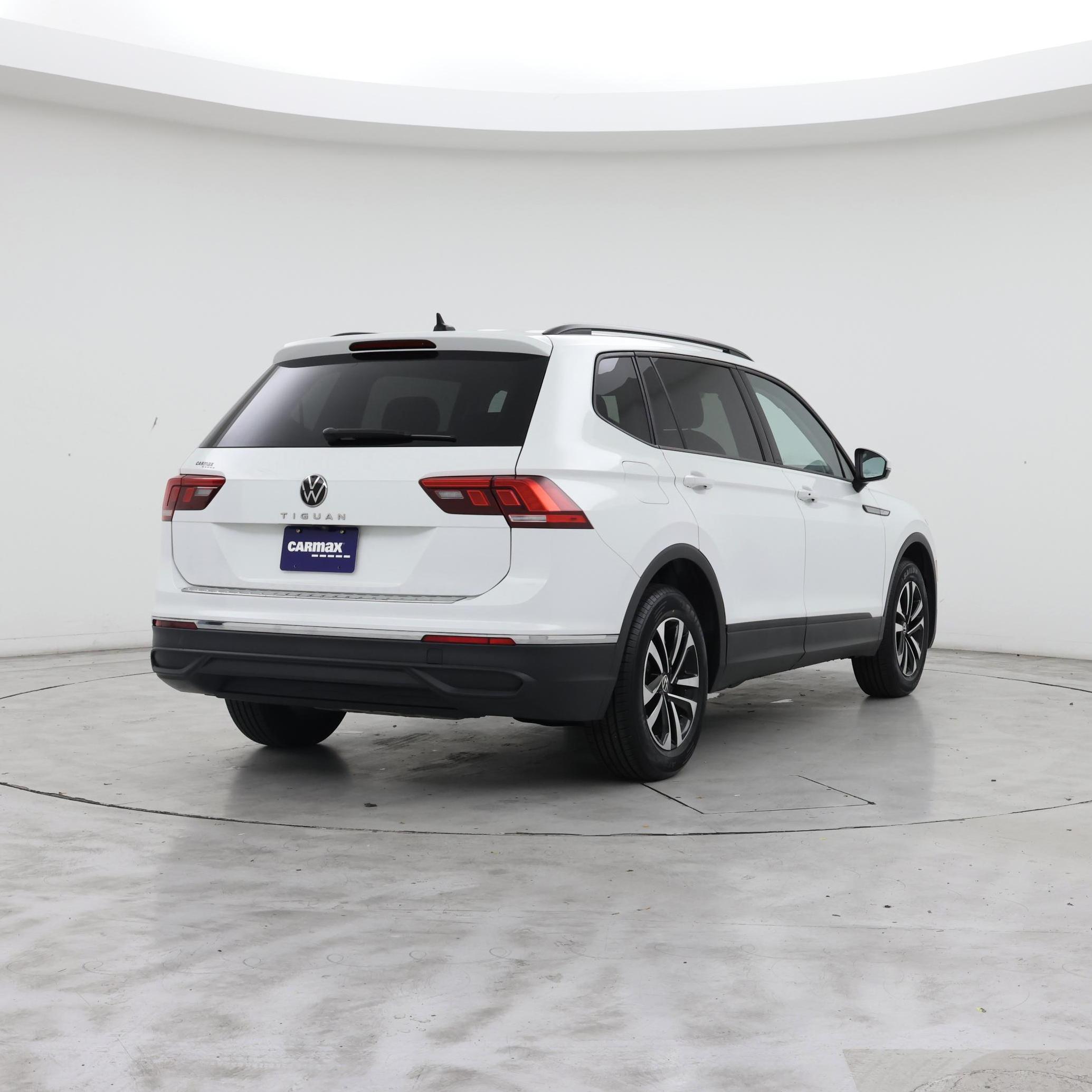 Thumbnail: 2023 Volkswagen Tiguan - 8