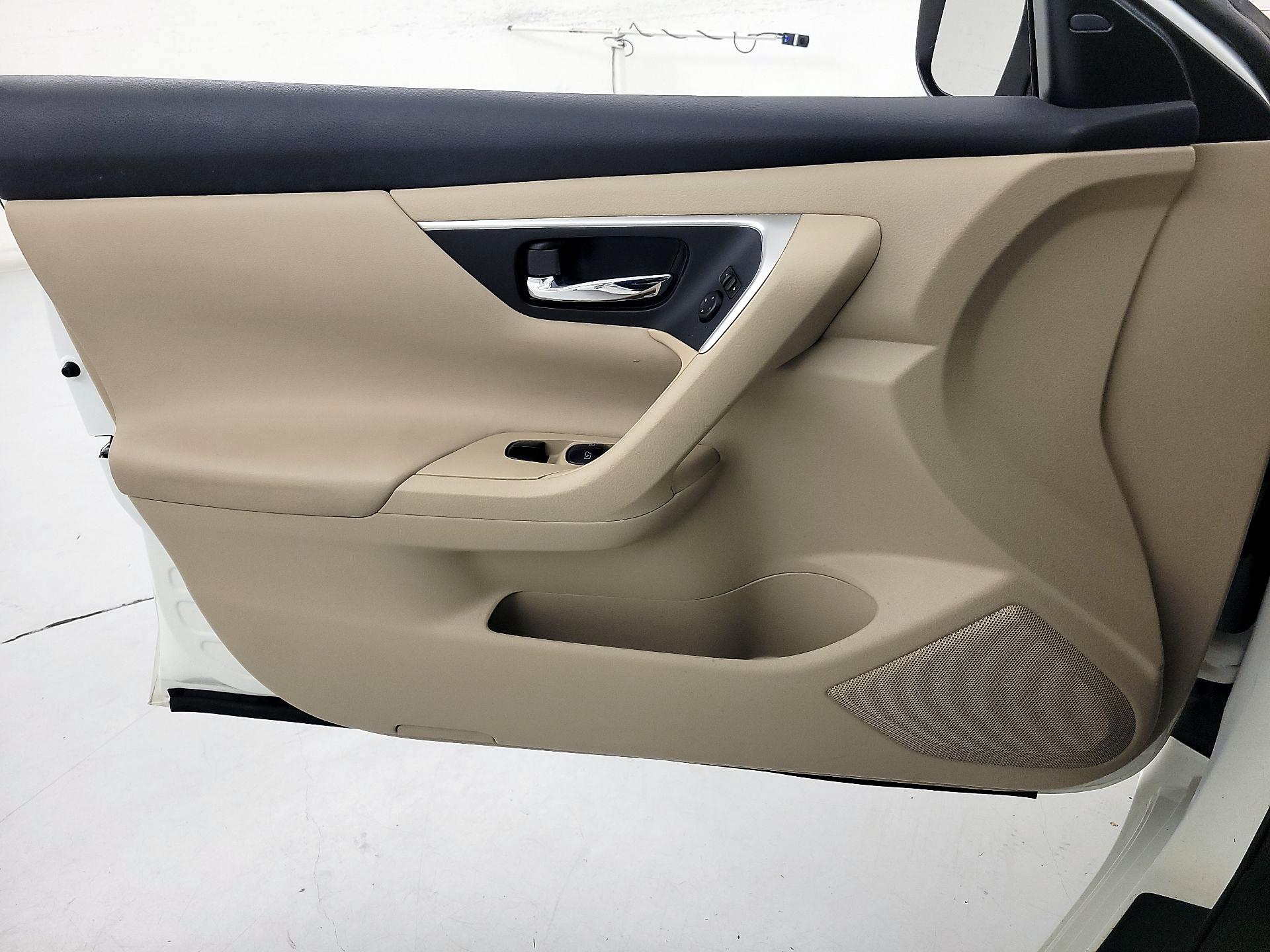 Thumbnail: 2018 Nissan Altima - 12