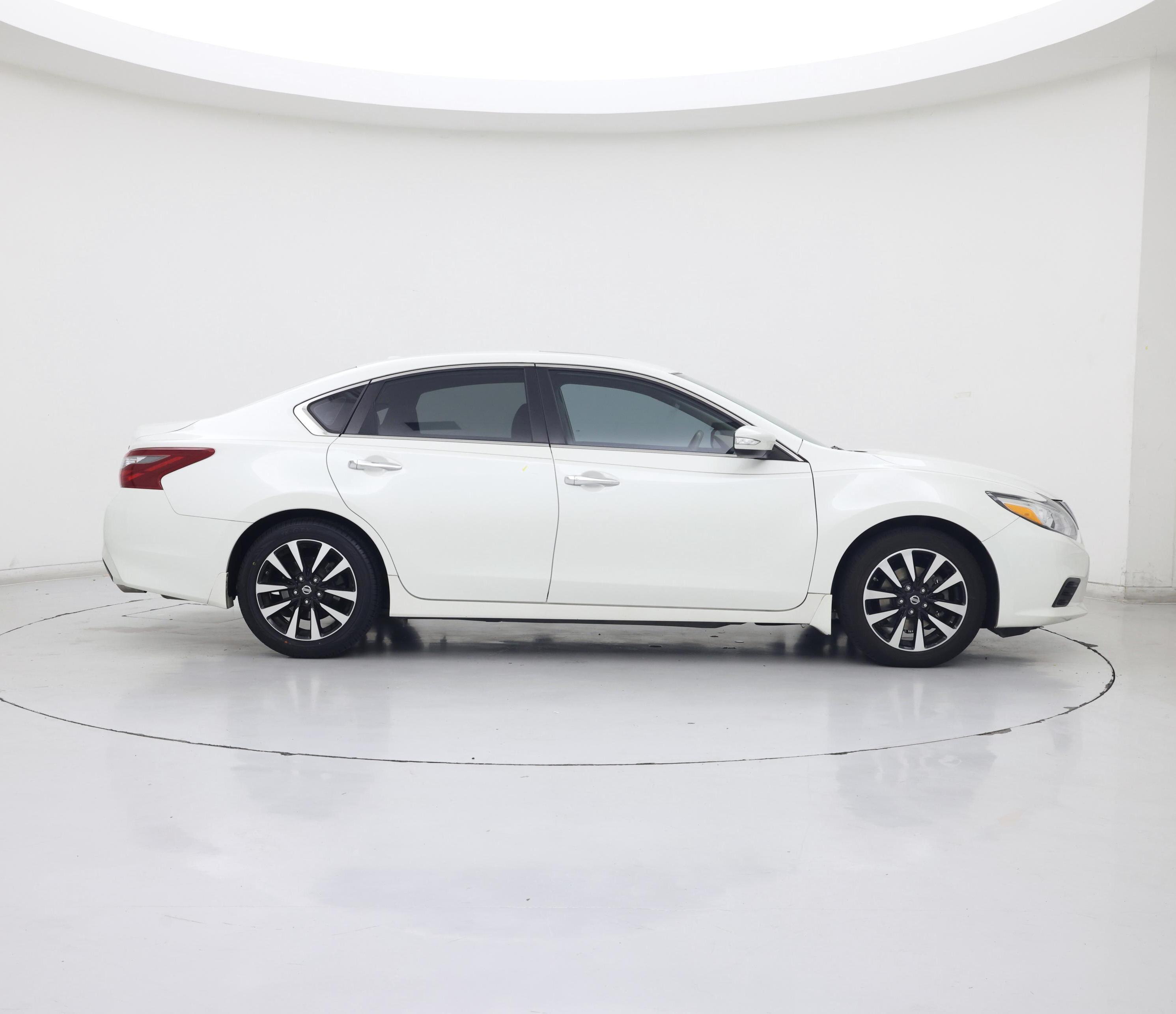 Thumbnail: 2018 Nissan Altima - 7