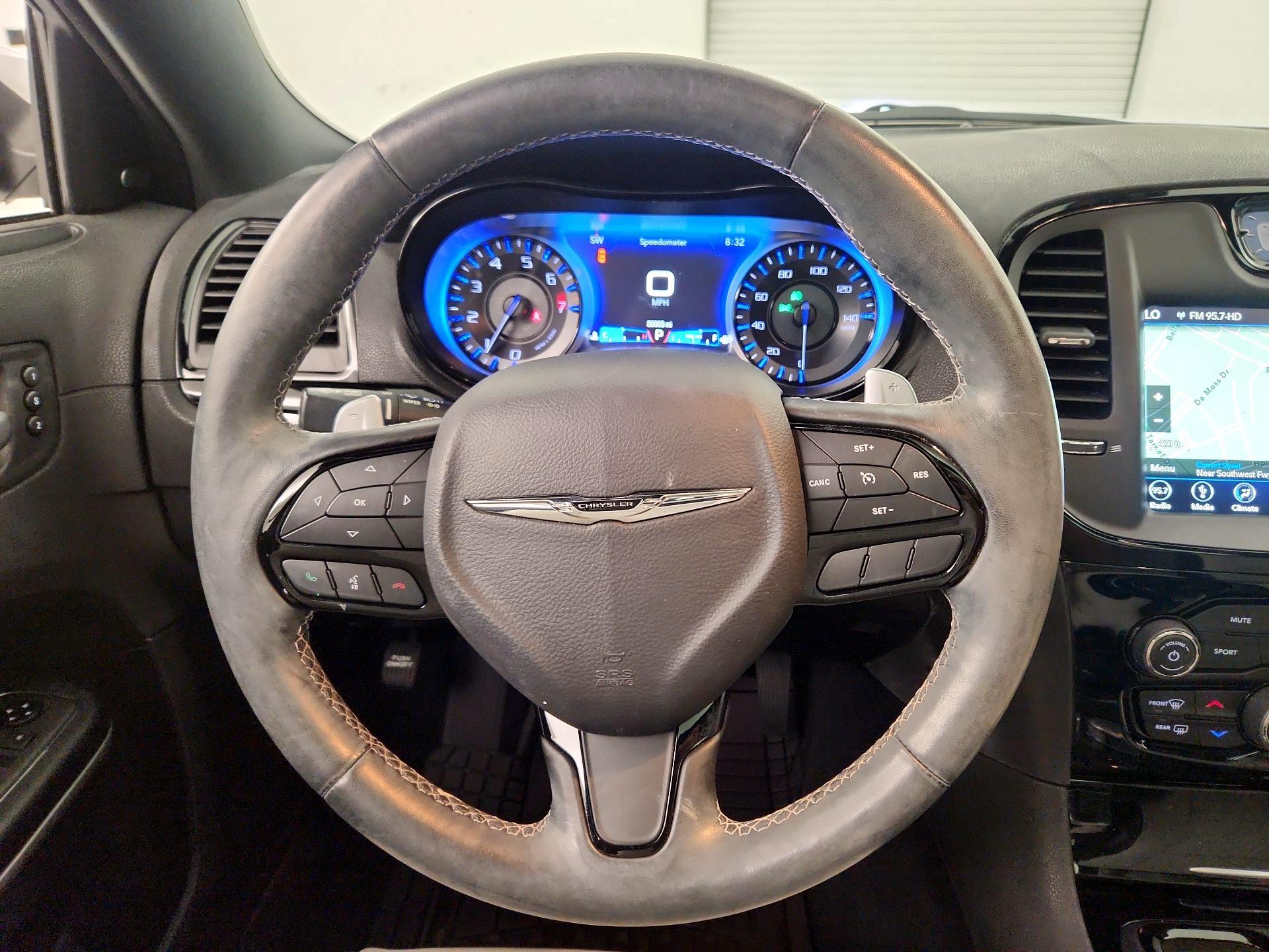 Thumbnail: 2019 Chrysler 300 - 10