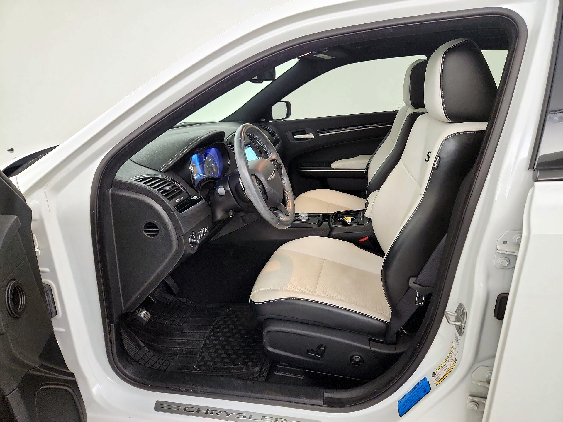 Thumbnail: 2019 Chrysler 300 - 11