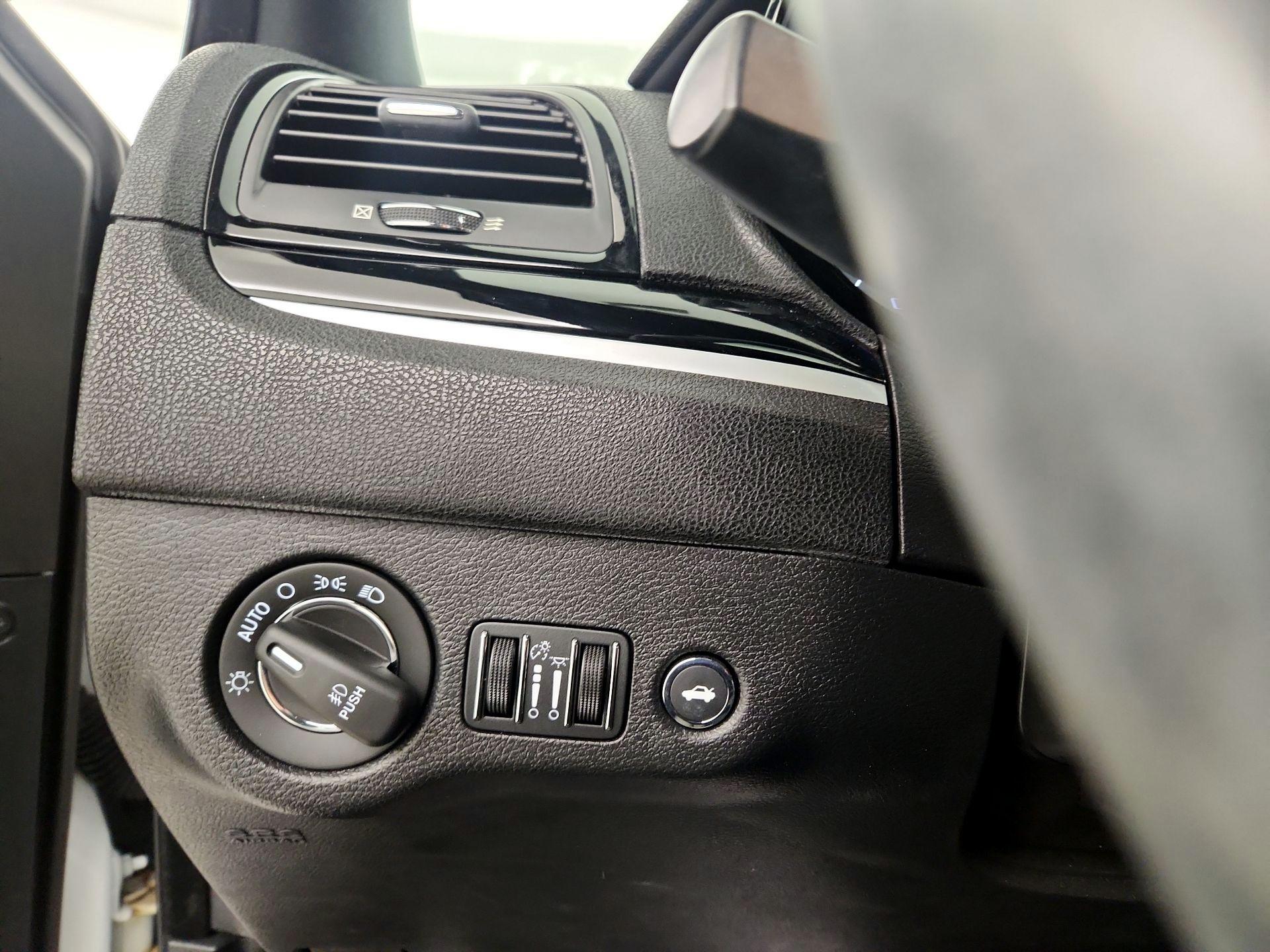 Thumbnail: 2019 Chrysler 300 - 13