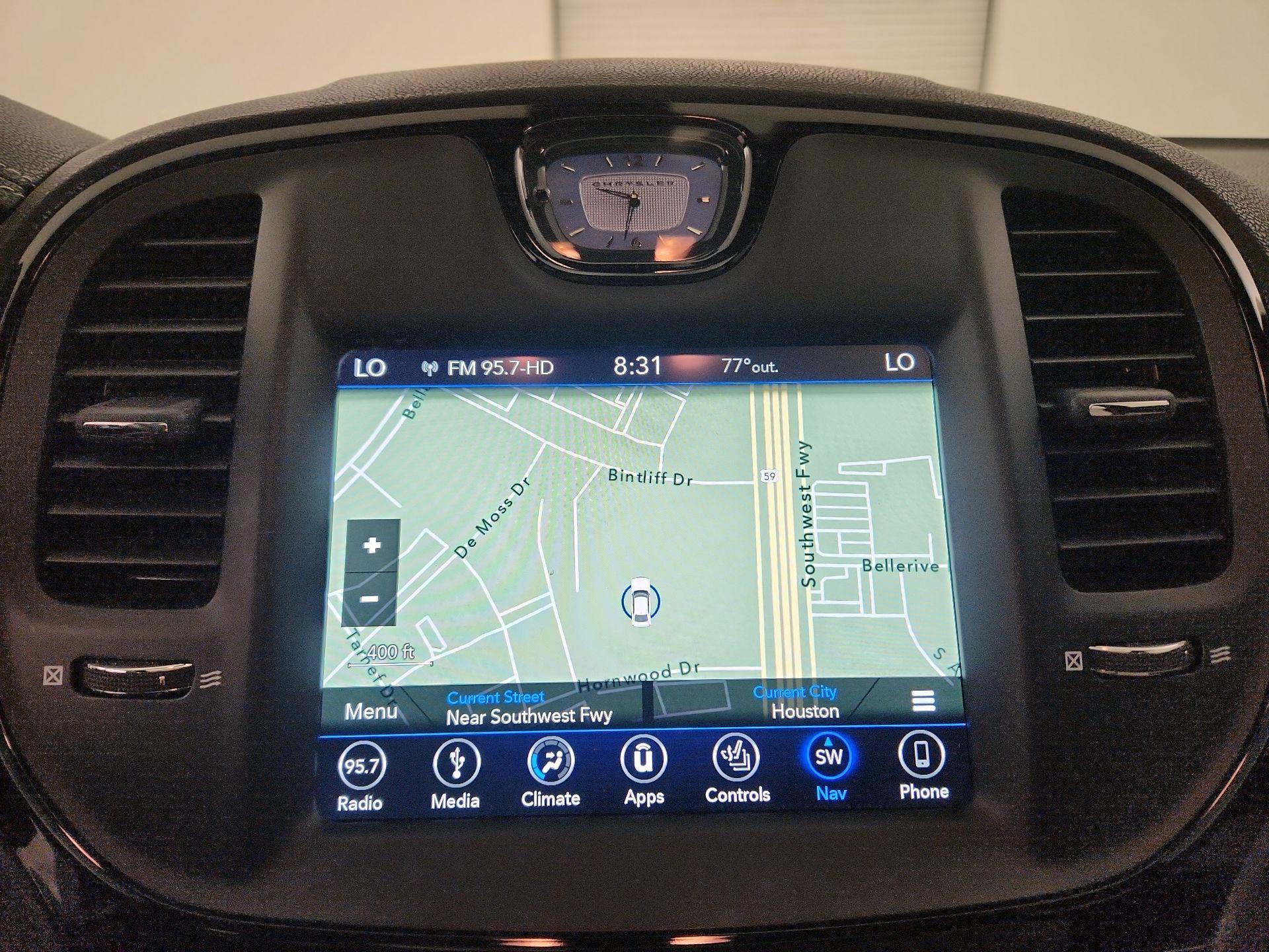 Thumbnail: 2019 Chrysler 300 - 14