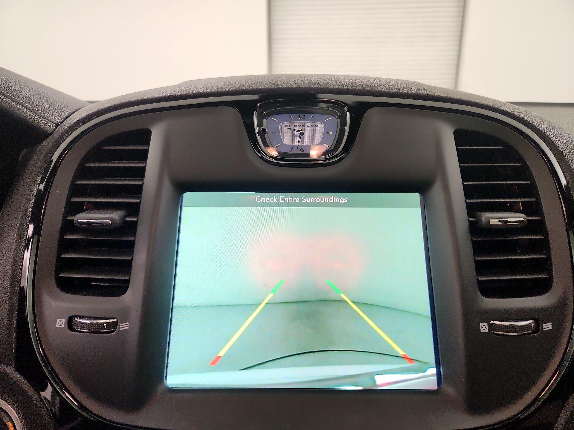 Thumbnail: 2019 Chrysler 300 - 15