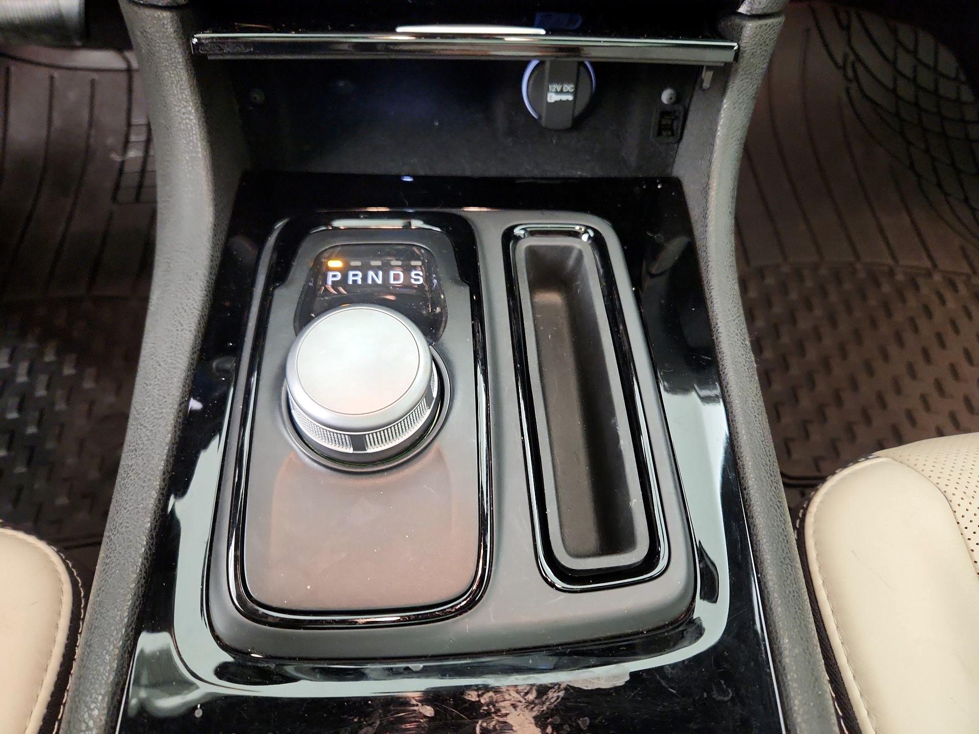 Thumbnail: 2019 Chrysler 300 - 18