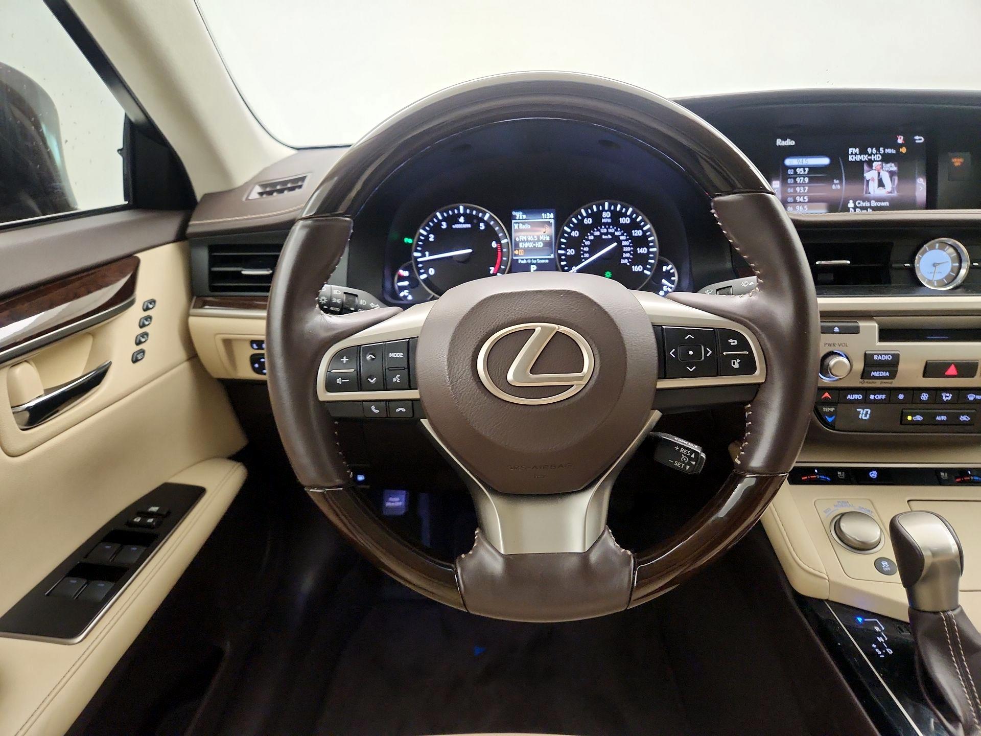 Thumbnail: 2016 Lexus ES - 10