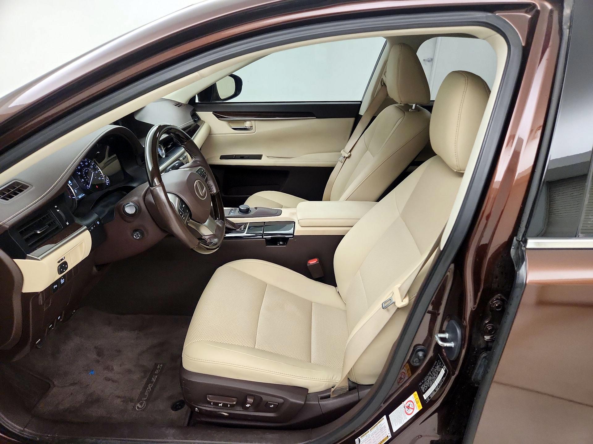 Thumbnail: 2016 Lexus ES - 11