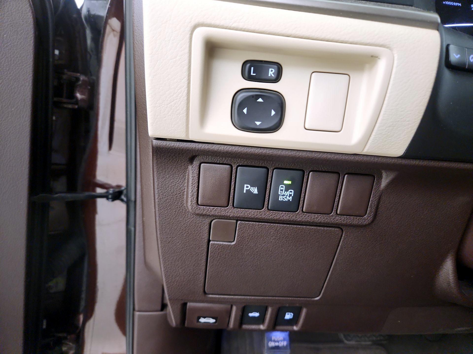 Thumbnail: 2016 Lexus ES - 13