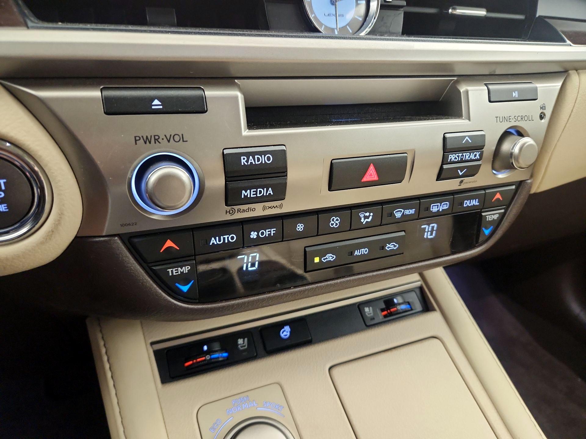 Thumbnail: 2016 Lexus ES - 16