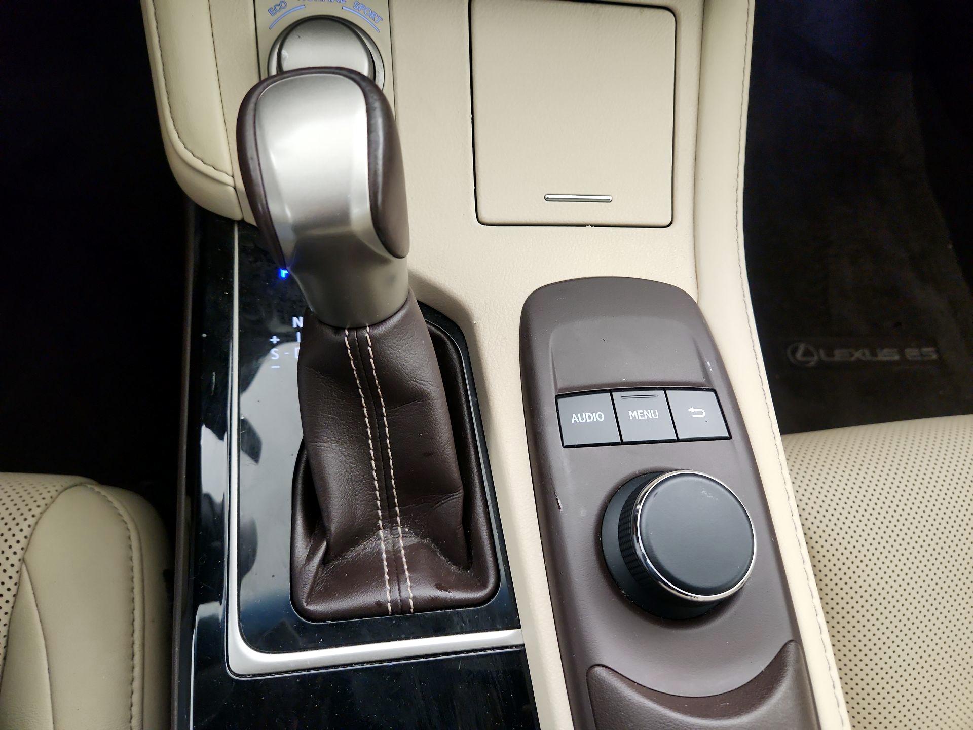 Thumbnail: 2016 Lexus ES - 17