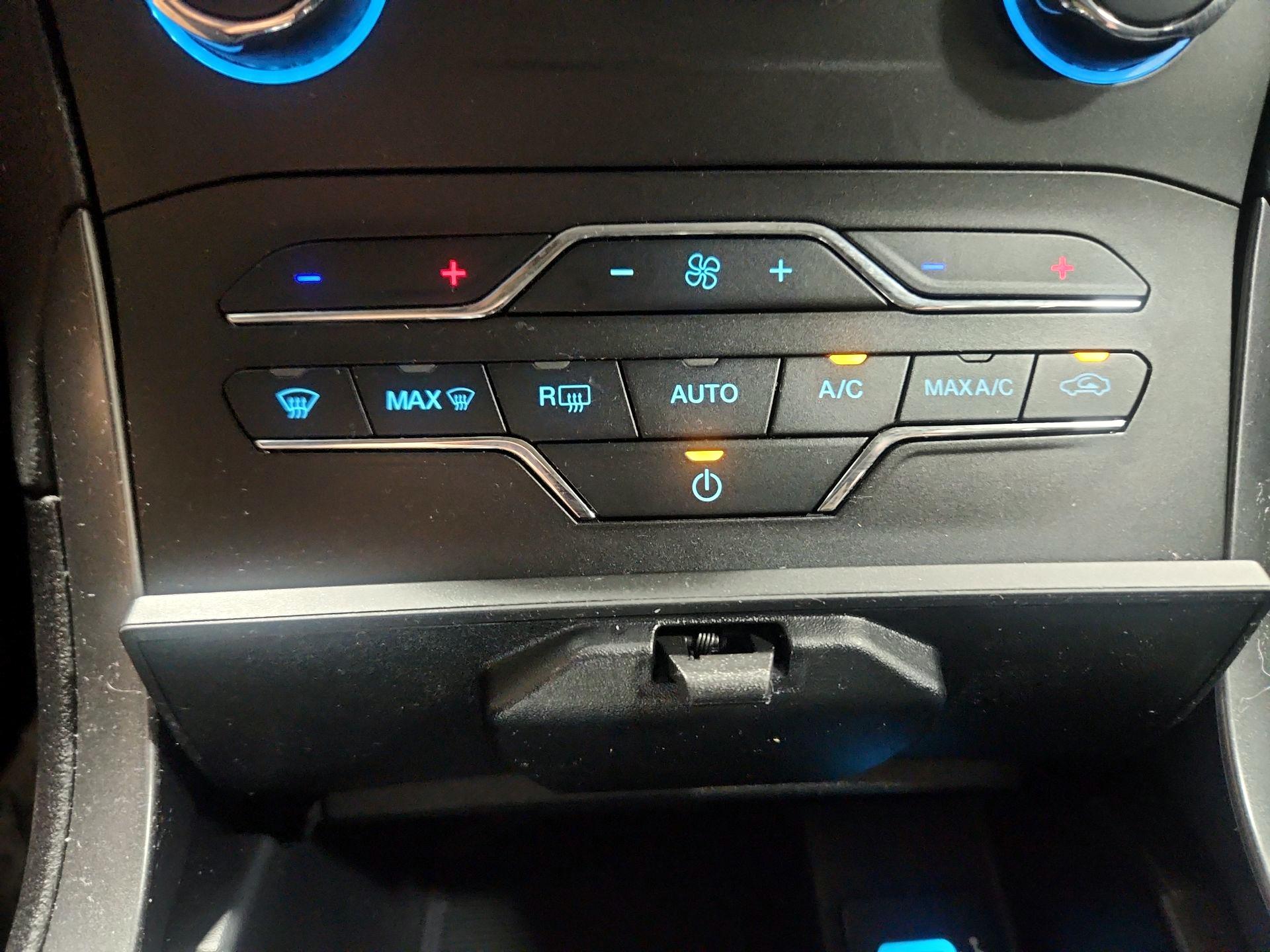 Thumbnail: 2020 Ford Edge - 14