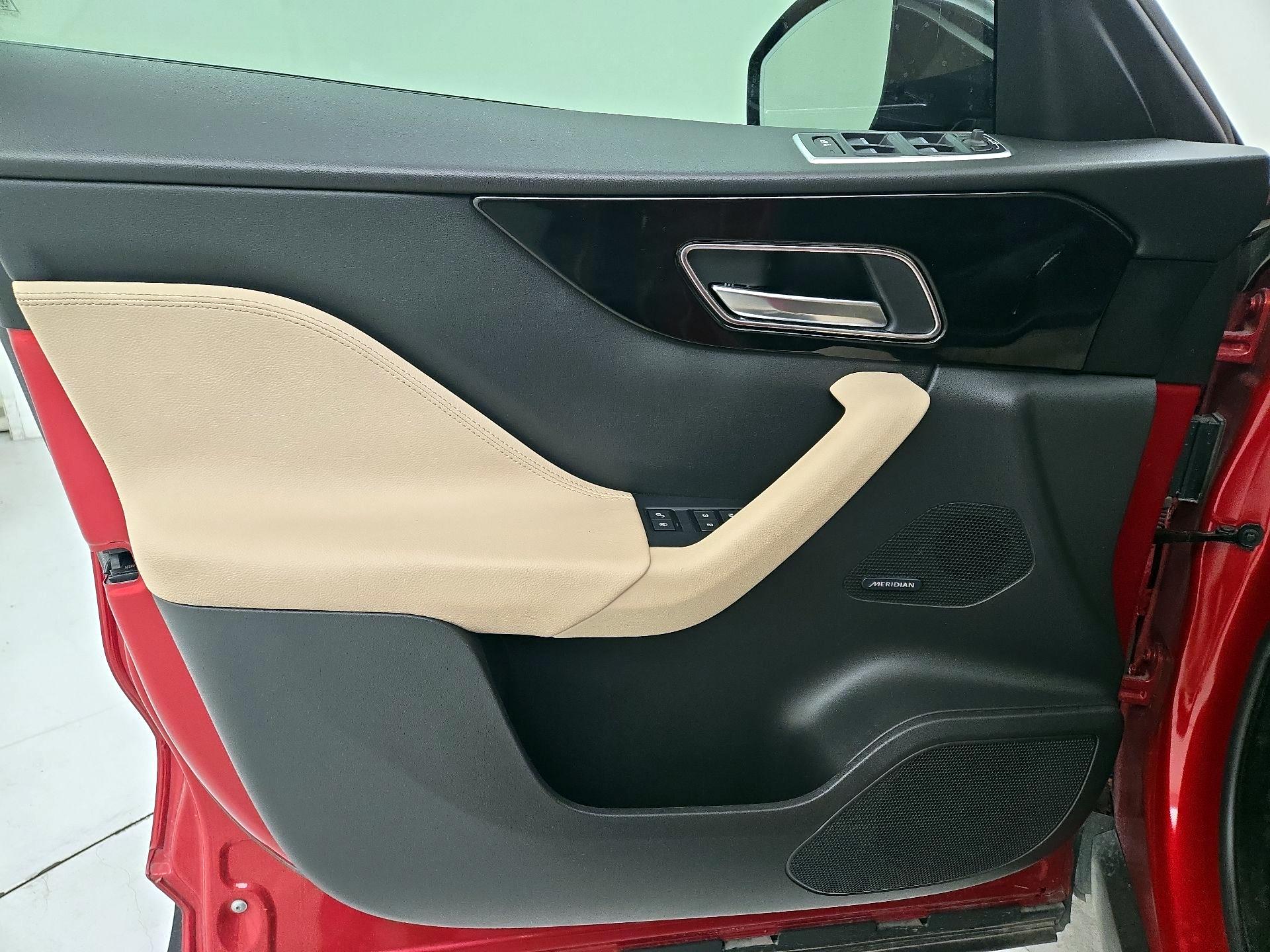 Thumbnail: 2019 Jaguar F-Pace - 12