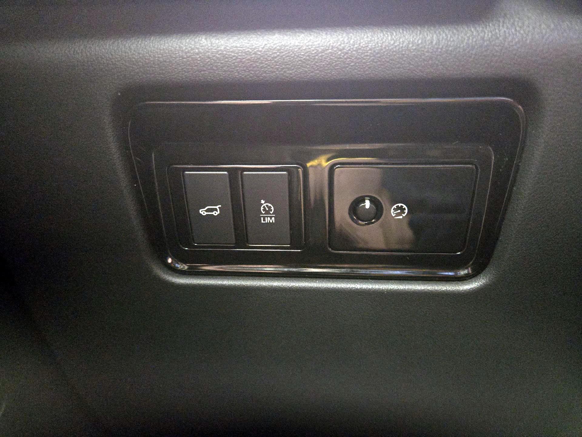 Thumbnail: 2019 Jaguar F-Pace - 13