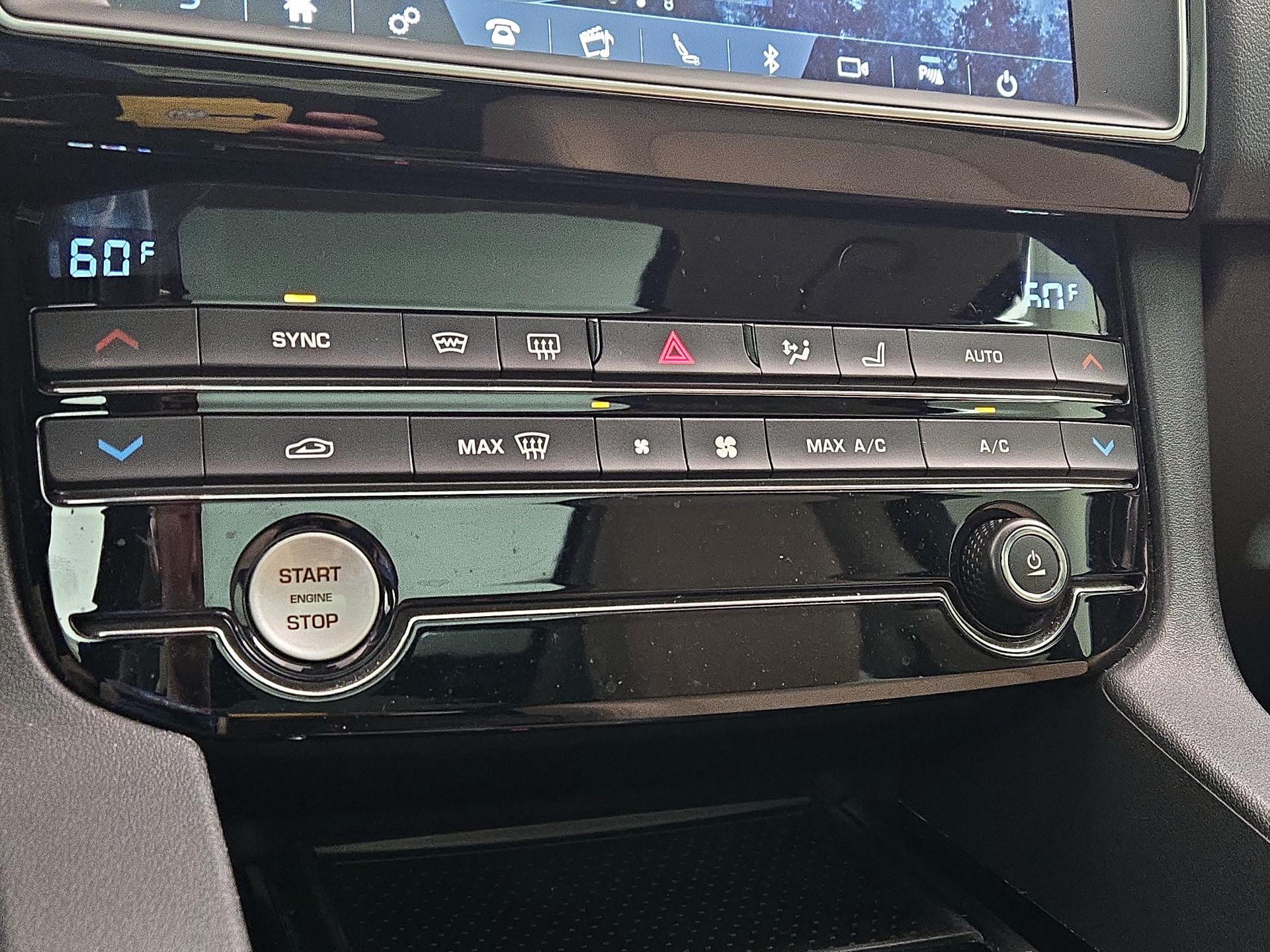 Thumbnail: 2019 Jaguar F-Pace - 16