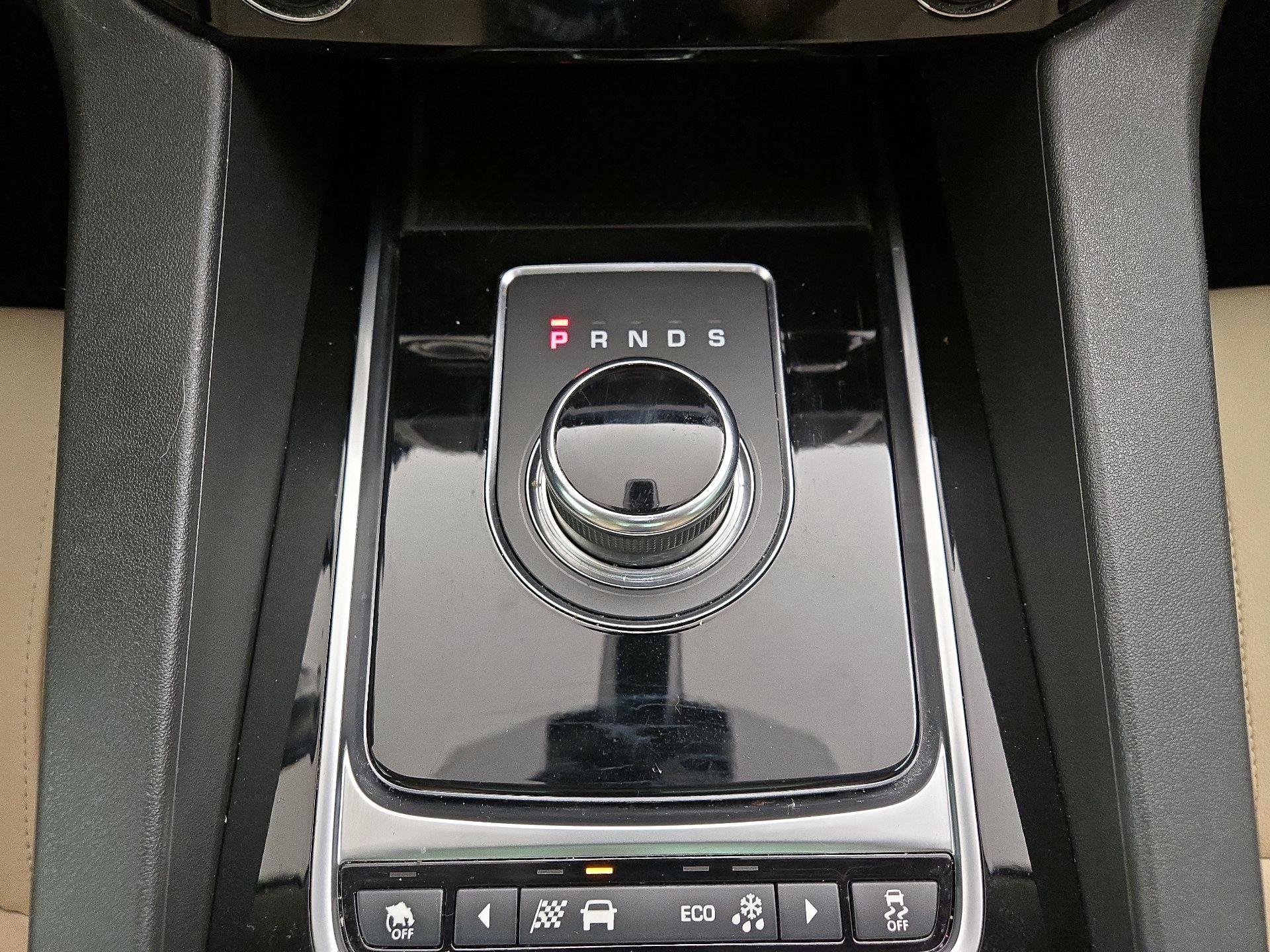 Thumbnail: 2019 Jaguar F-Pace - 17