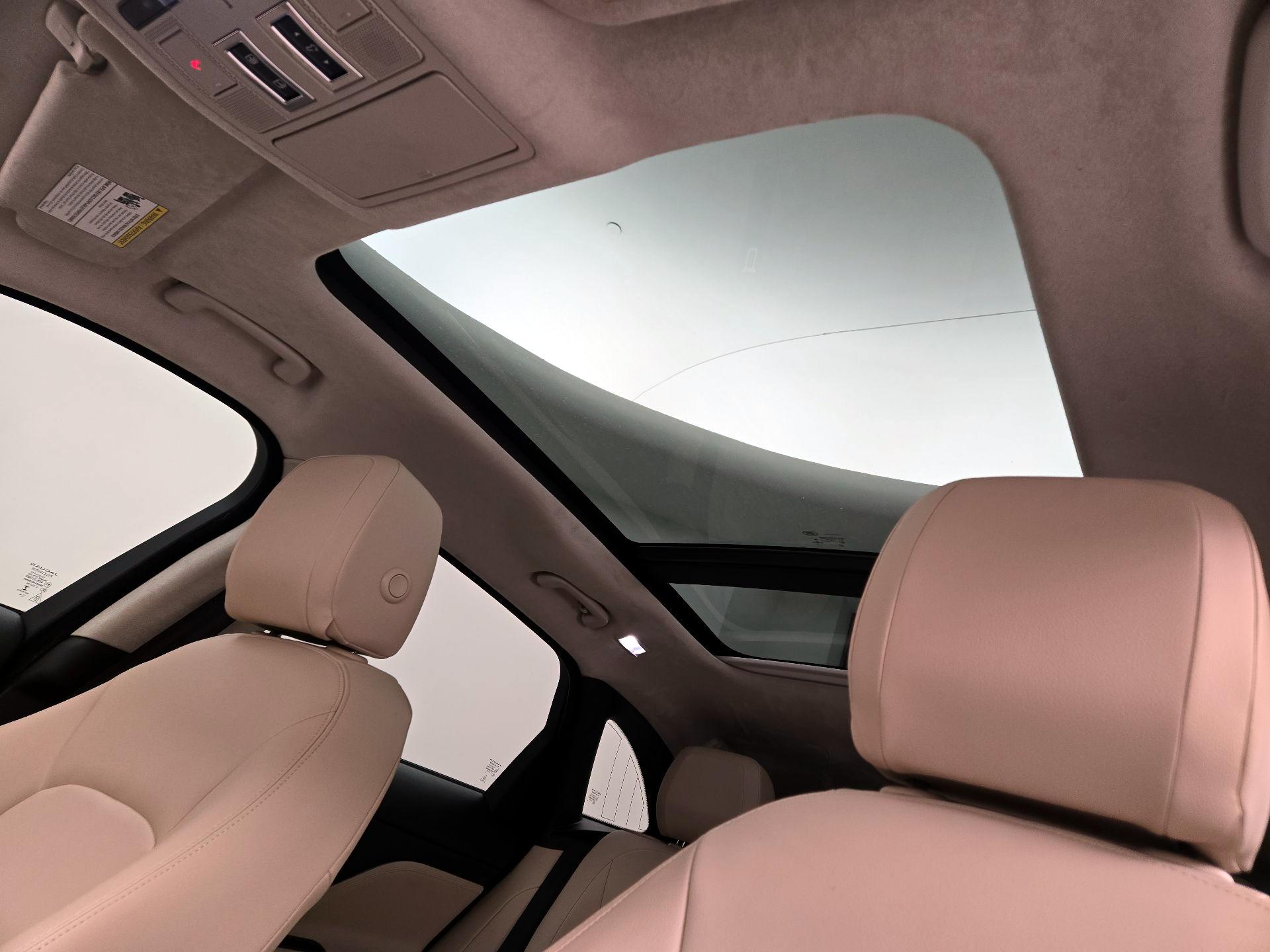 Thumbnail: 2019 Jaguar F-Pace - 19