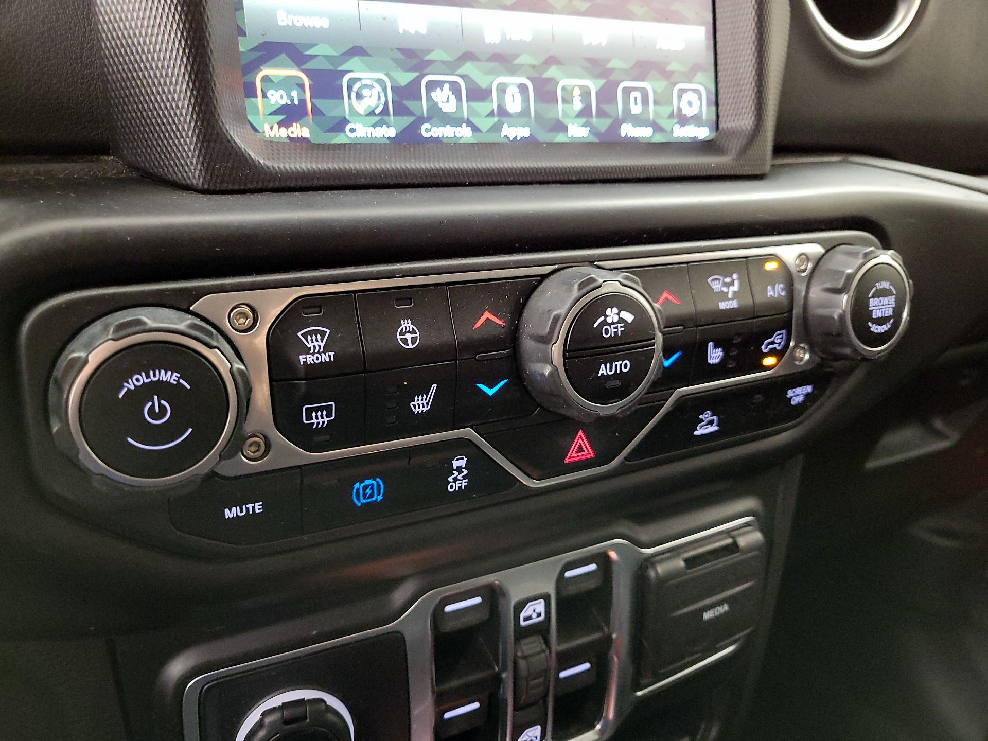 Thumbnail: 2022 Jeep Wrangler - 17